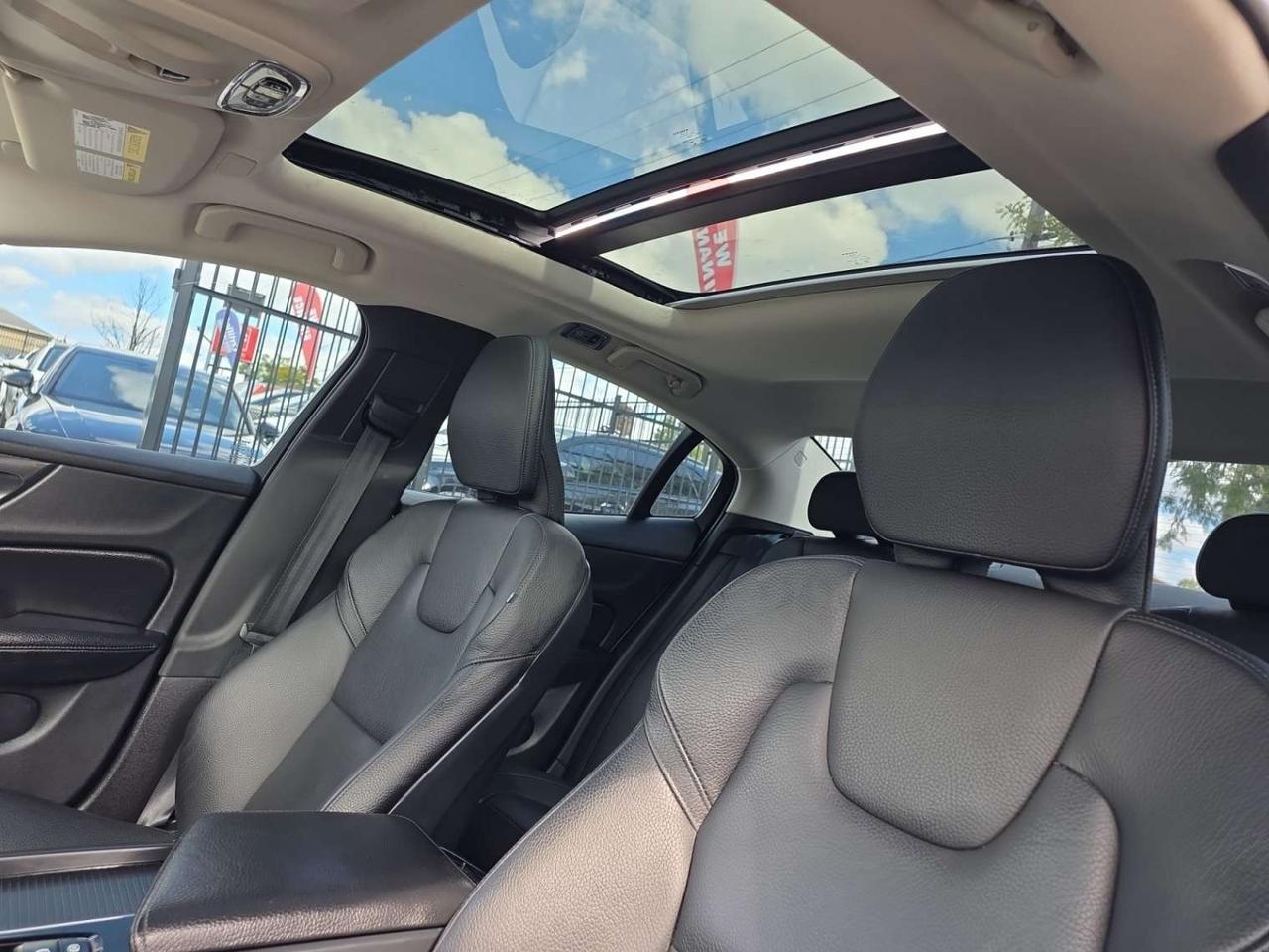 2019 Volvo S60 T6 AWD * NO ACCIDENTS / FULL SERVICE HISTORY / CARPLAY / PANORAMIC Photo