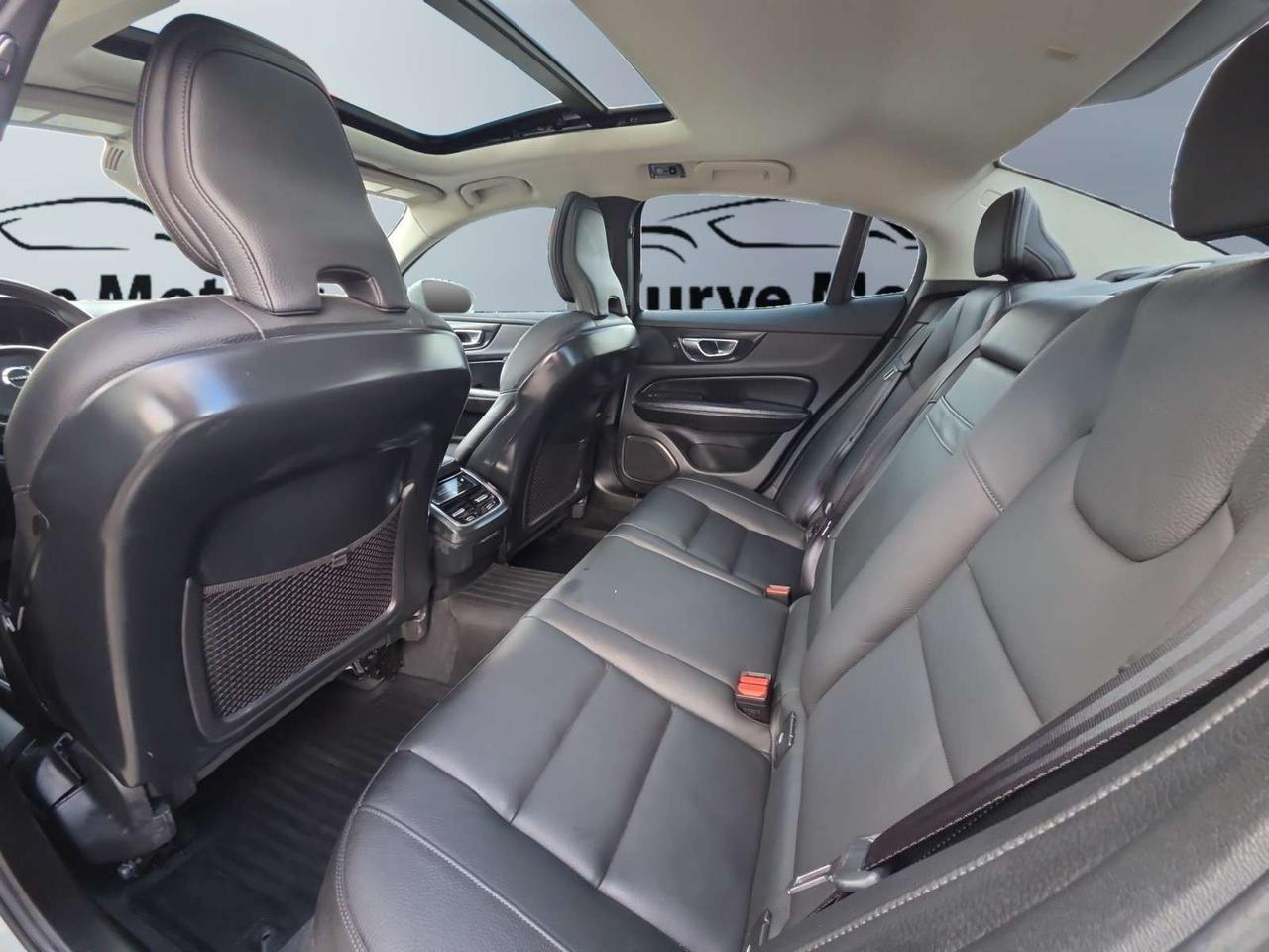 2019 Volvo S60 T6 AWD * NO ACCIDENTS / FULL SERVICE HISTORY / CARPLAY / PANORAMIC Photo