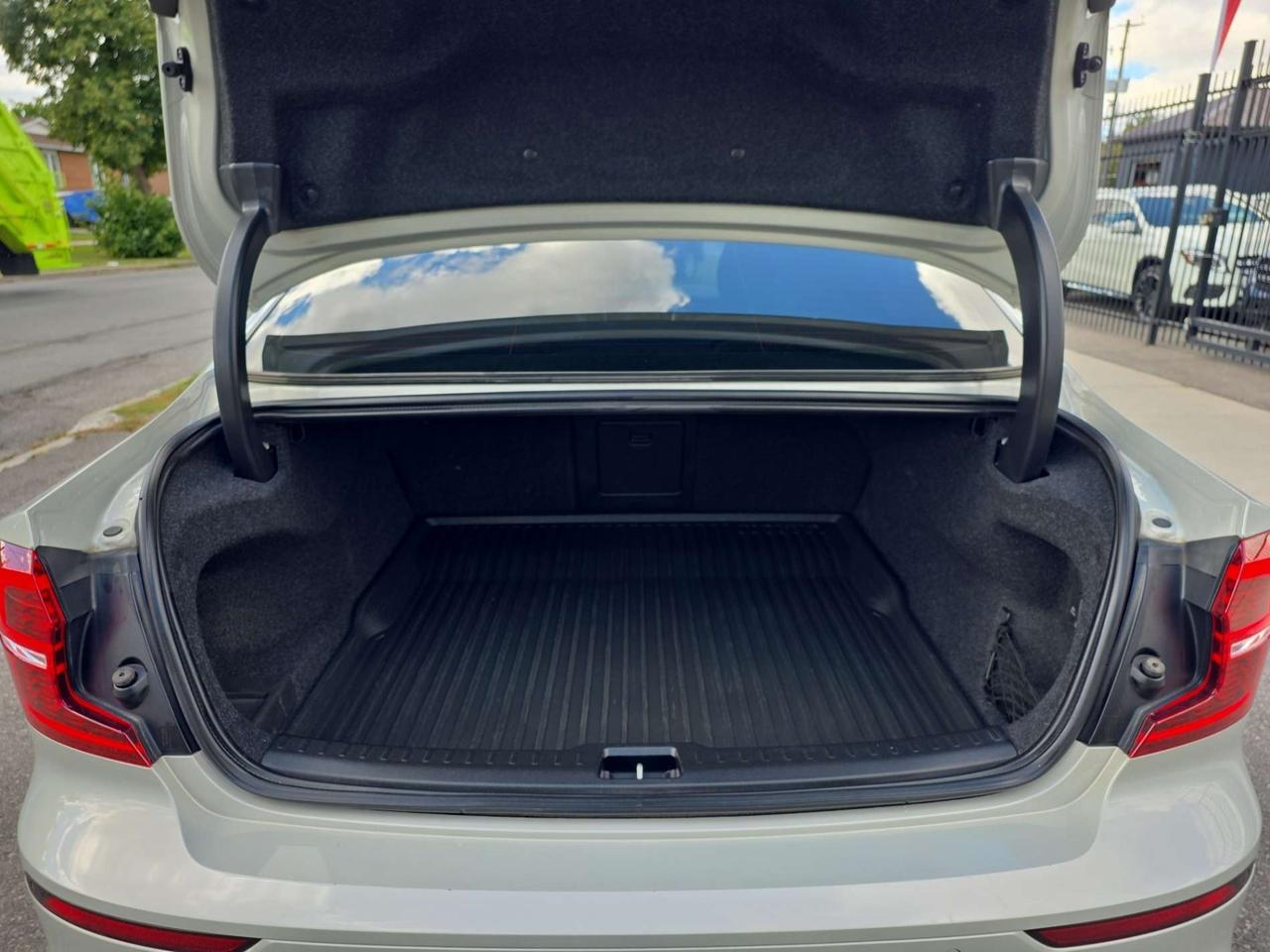 2019 Volvo S60 T6 AWD * NO ACCIDENTS / FULL SERVICE HISTORY / CARPLAY / PANORAMIC Photo