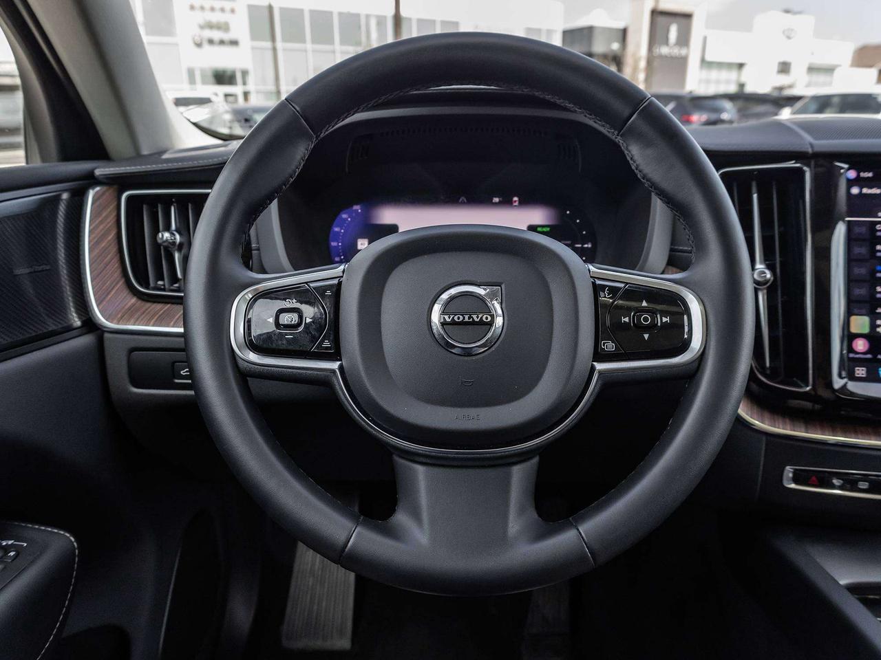 2024 Volvo XC60 ULTIMATE DARK THEME  ROOF Photo