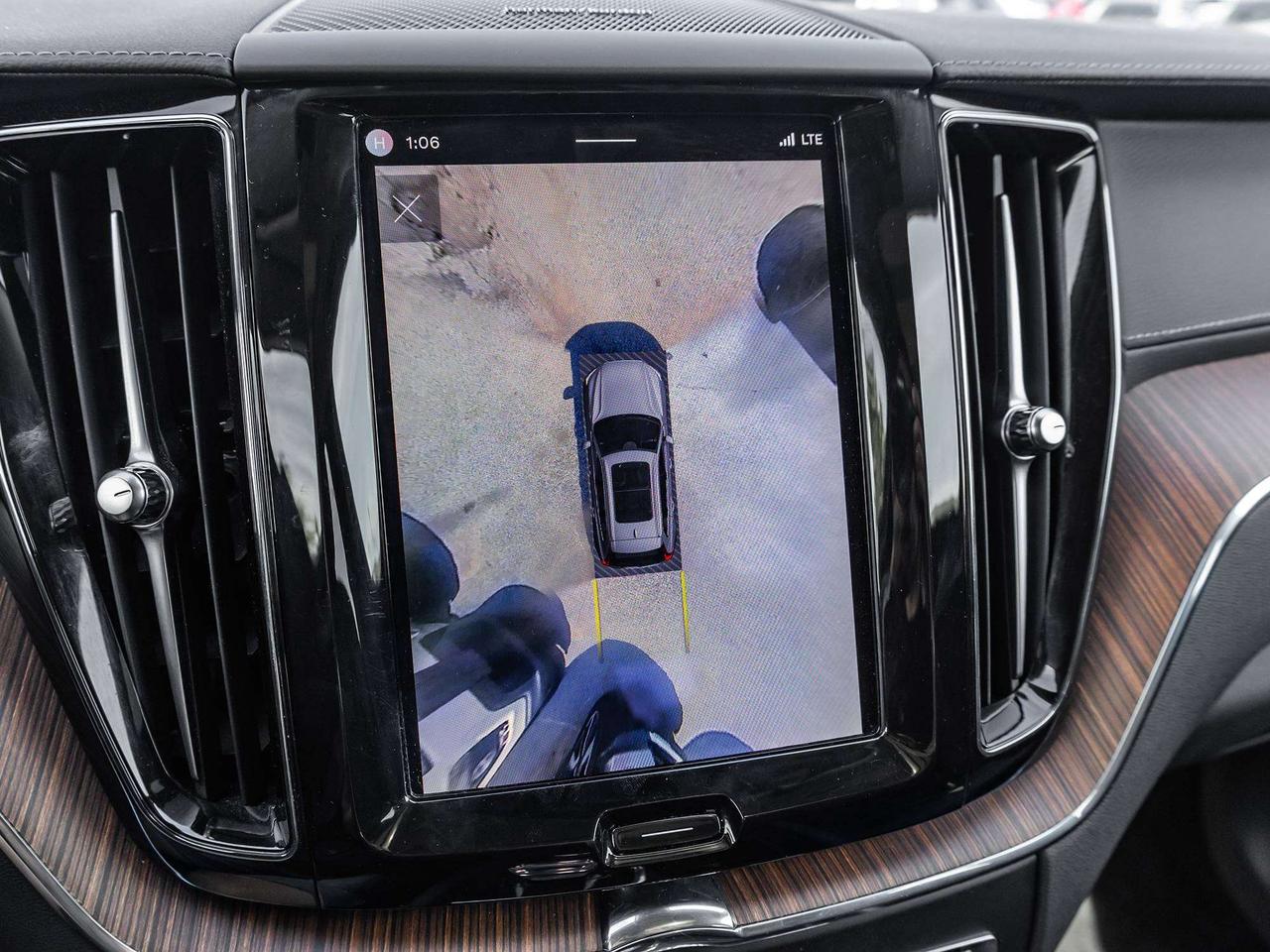 2024 Volvo XC60 ULTIMATE DARK THEME  ROOF Photo