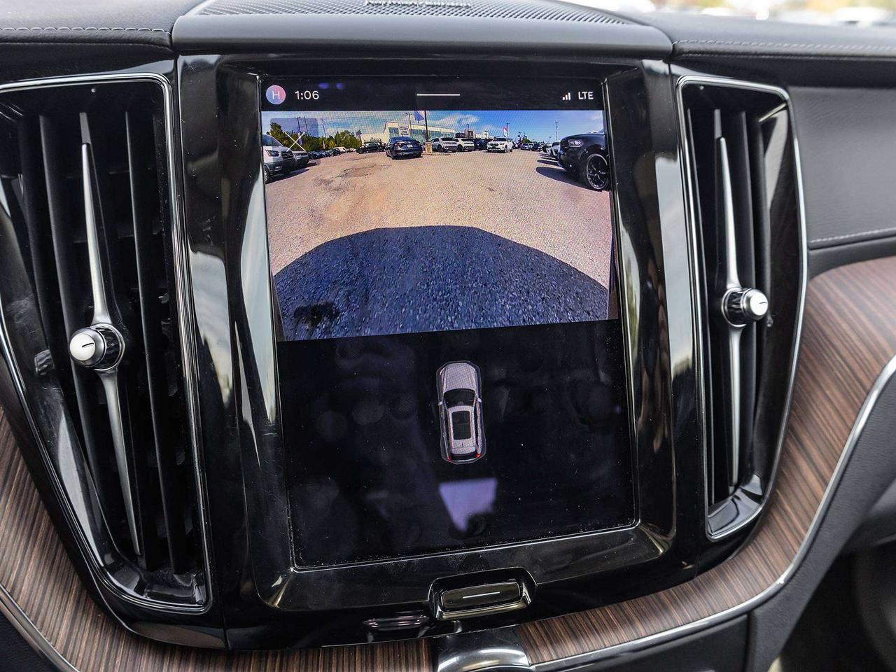 2024 Volvo XC60 ULTIMATE DARK THEME  ROOF Photo
