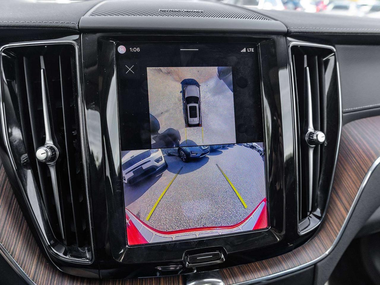 2024 Volvo XC60 ULTIMATE DARK THEME  ROOF Photo