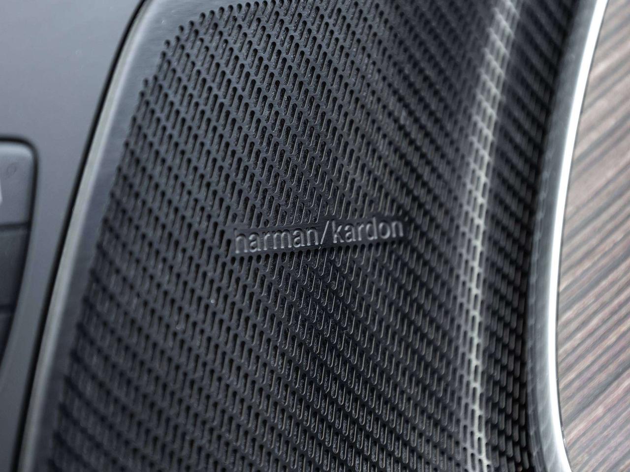 2024 Volvo XC60 ULTIMATE DARK THEME  ROOF Photo