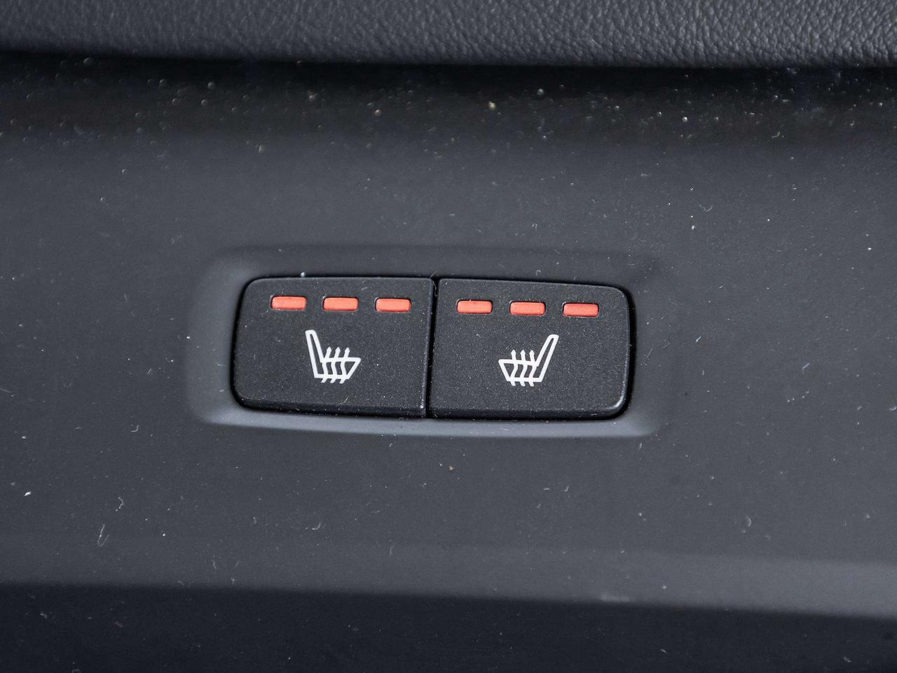 2024 Volvo XC60 ULTIMATE DARK THEME  ROOF Photo