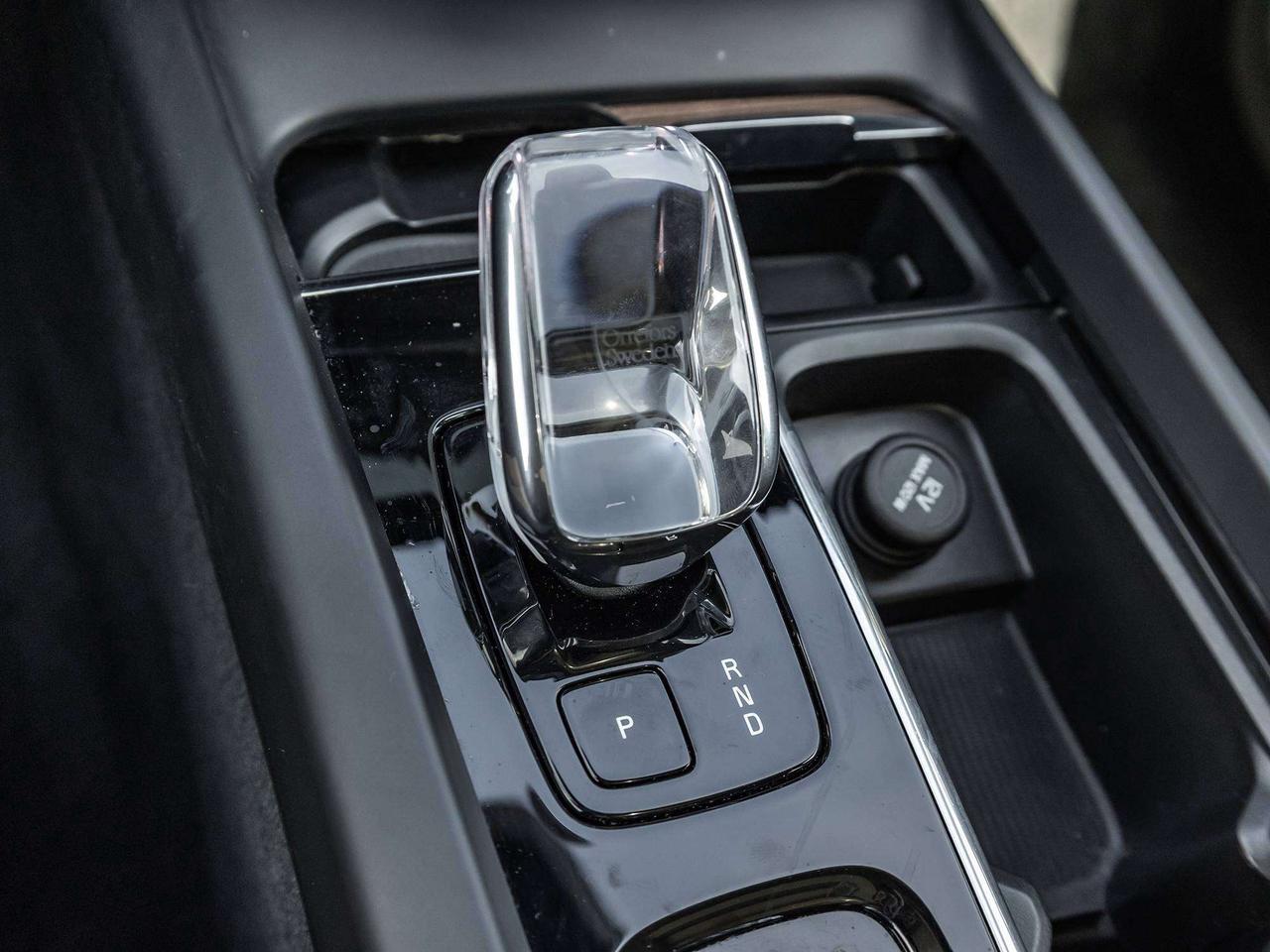 2024 Volvo XC60 ULTIMATE DARK THEME  ROOF Photo