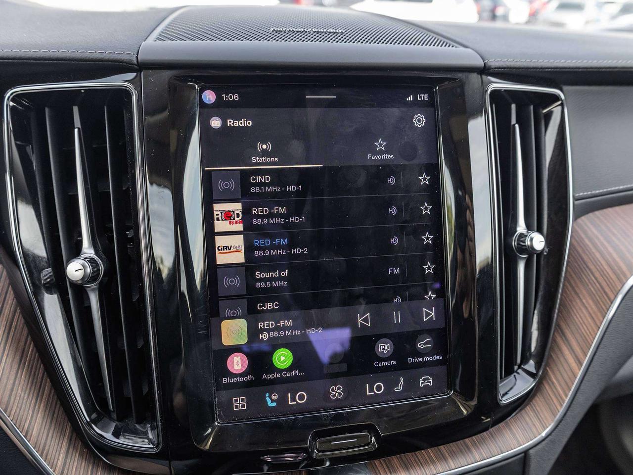 2024 Volvo XC60 ULTIMATE DARK THEME  ROOF Photo