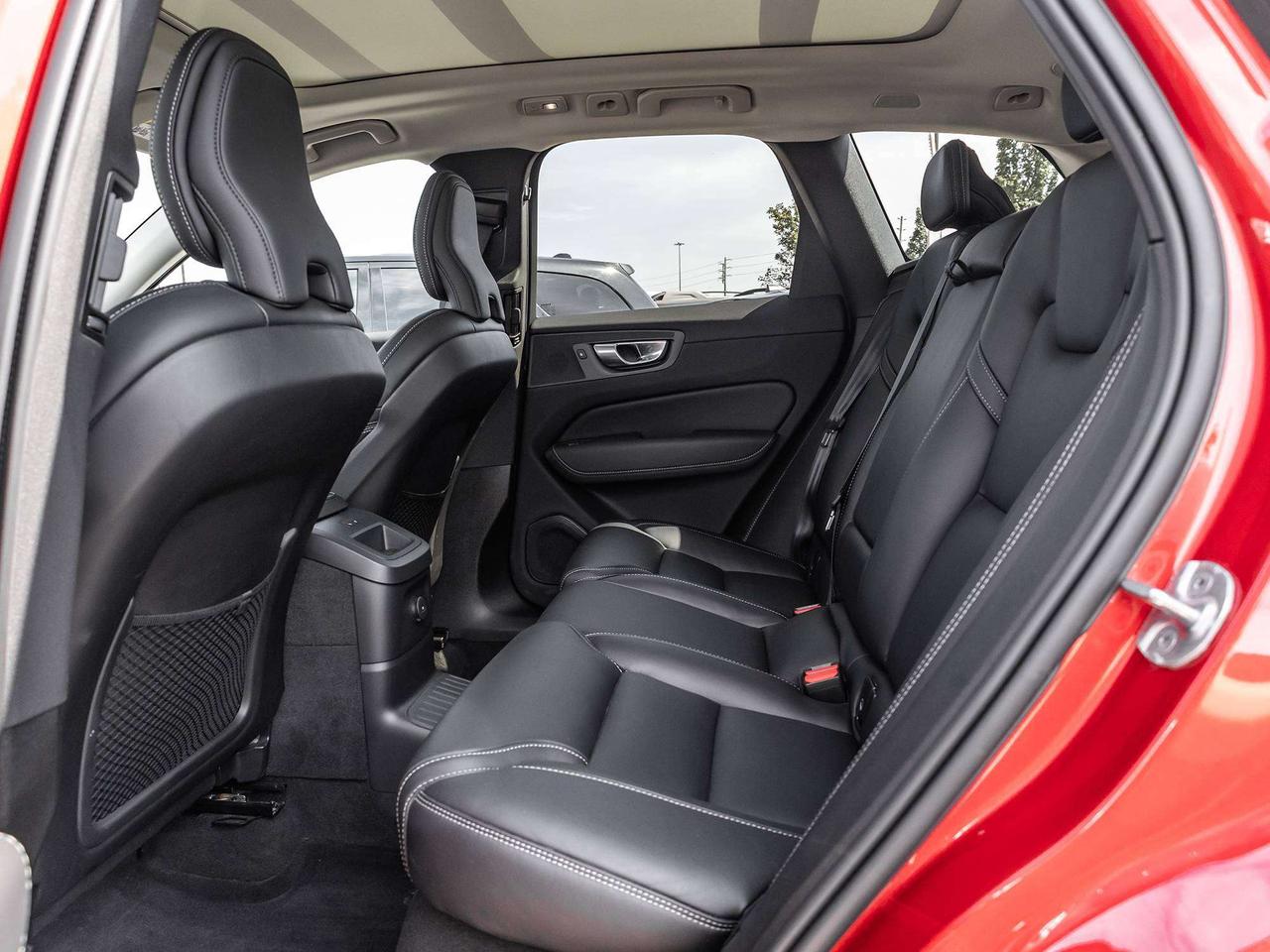 2024 Volvo XC60 ULTIMATE DARK THEME  ROOF Photo