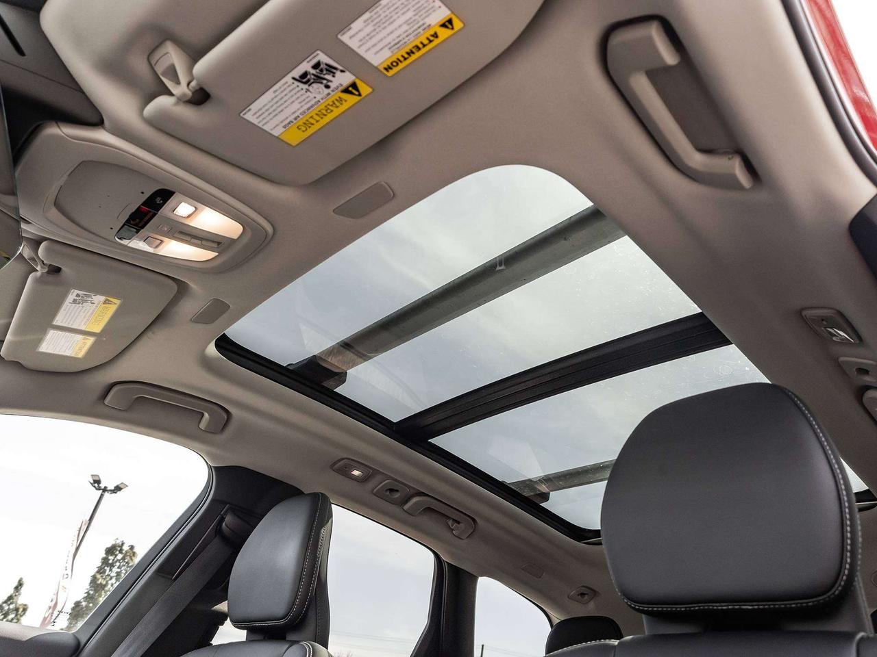 2024 Volvo XC60 ULTIMATE DARK THEME  ROOF Photo