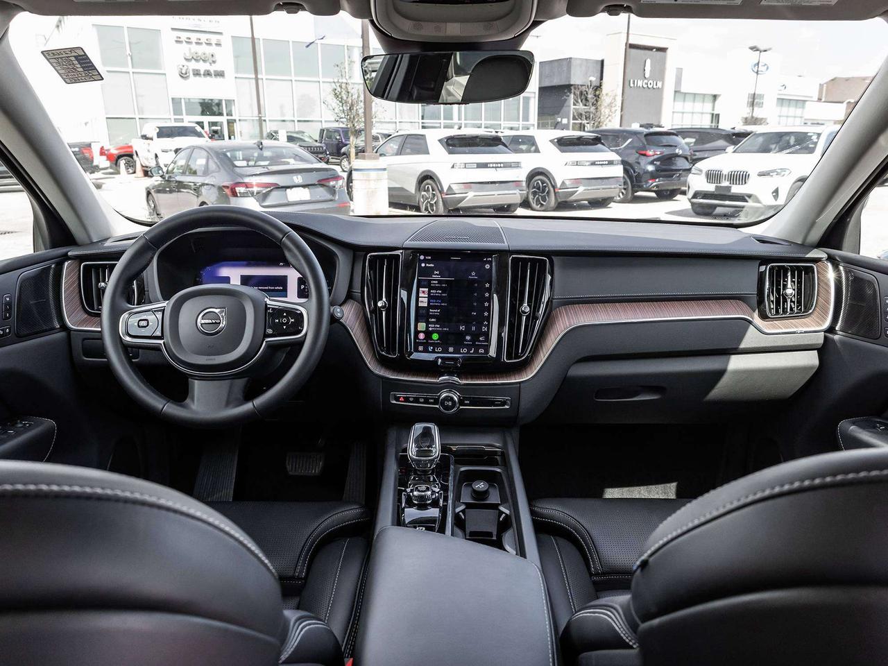 2024 Volvo XC60 ULTIMATE DARK THEME  ROOF Photo