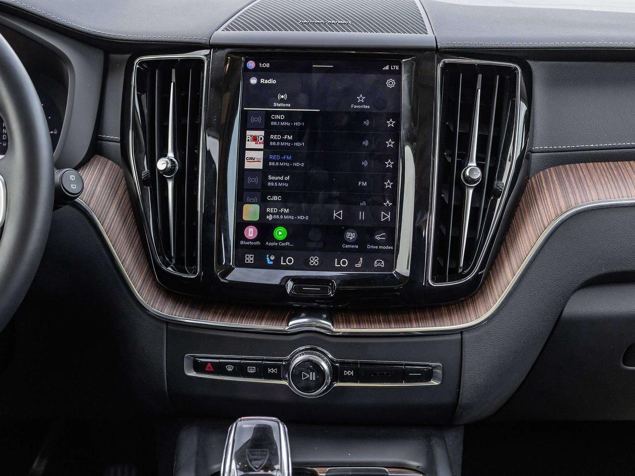 2024 Volvo XC60 ULTIMATE DARK THEME  ROOF Photo