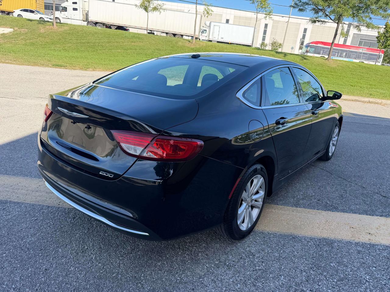 2016 Chrysler 200 Limited,1 Owner, Remote Starter, Automatic, Certif Photo4
