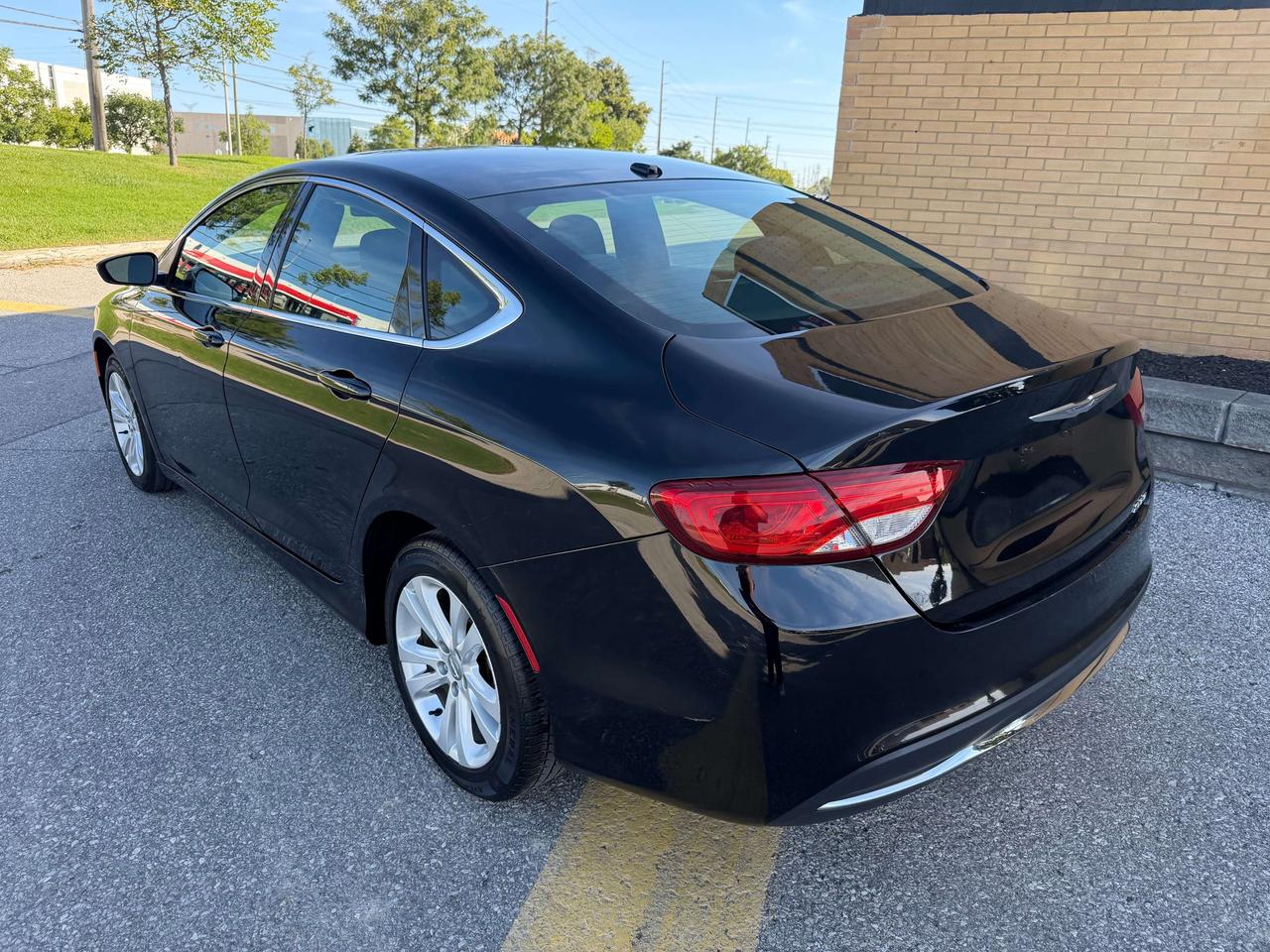 2016 Chrysler 200 Limited,1 Owner, Remote Starter, Automatic, Certif Photo2