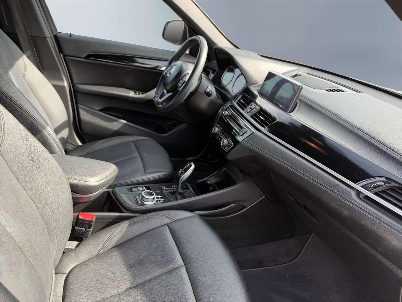 2020 BMW X1 xDrive28i *NO ACCIDENTS / NAVIGATION / CAMERA / LED LIGHTS / LANE ASSIST Photo