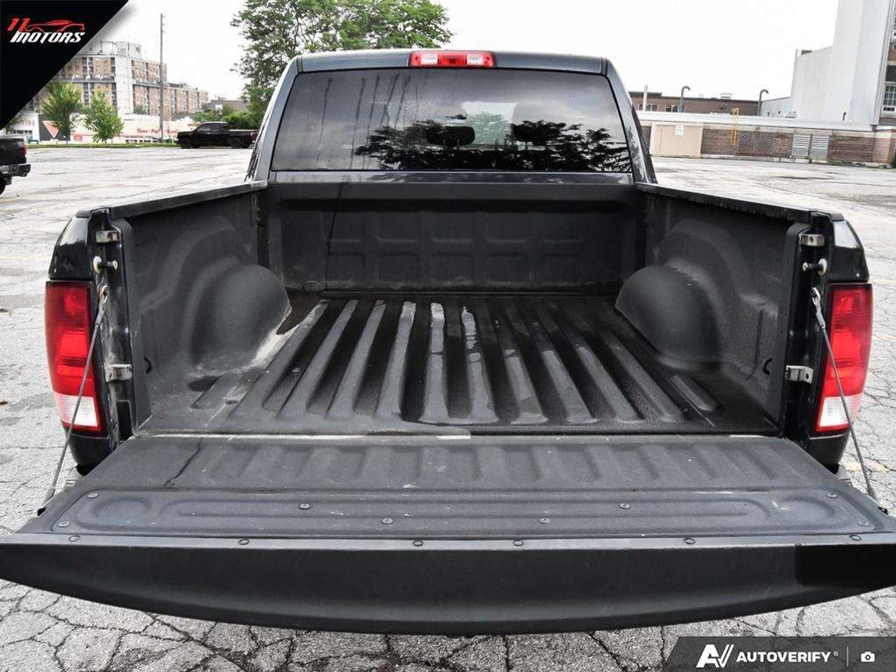 2021 RAM 1500 Express 4x4 Crew Cab 5'7 Box   NO ACCIDENTS Photo