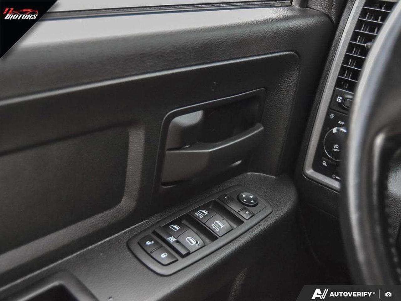 2021 RAM 1500 Express 4x4 Crew Cab 5'7 Box   NO ACCIDENTS Photo