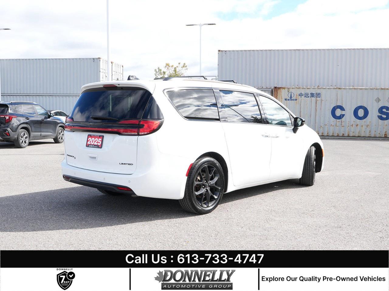 2025 Chrysler Pacifica Limited FWD Photo2