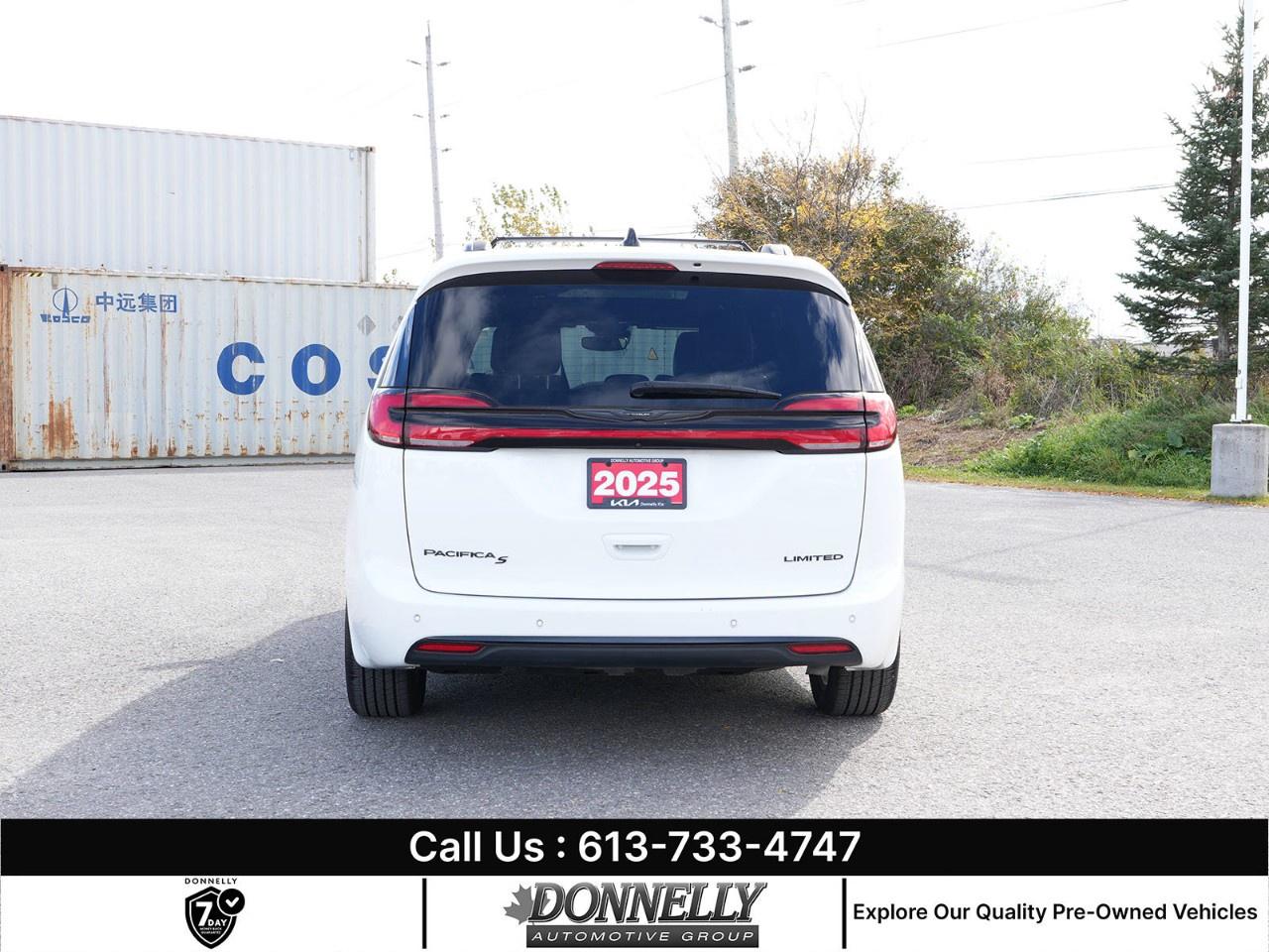 2025 Chrysler Pacifica Limited FWD Photo3