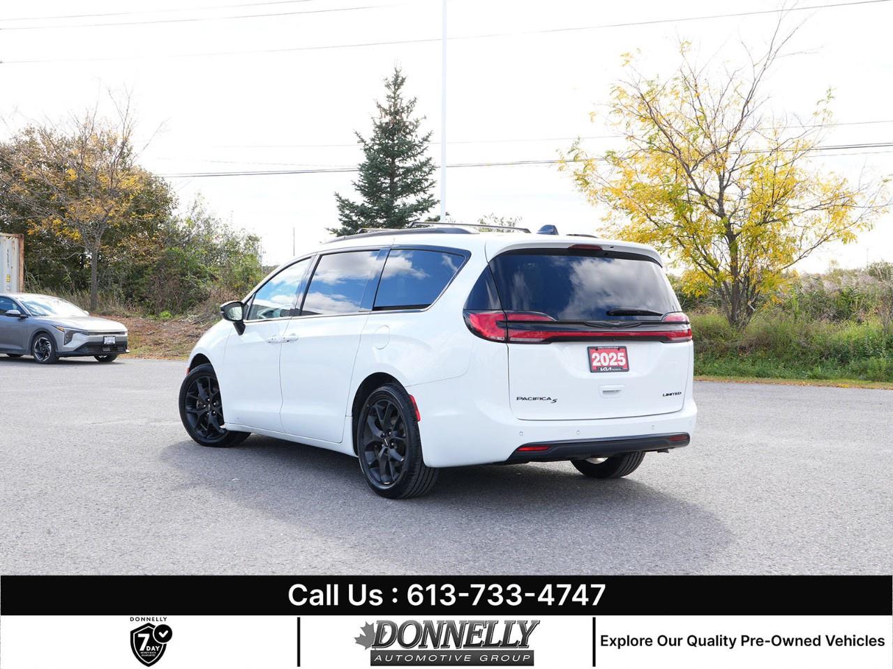 2025 Chrysler Pacifica Limited FWD Photo