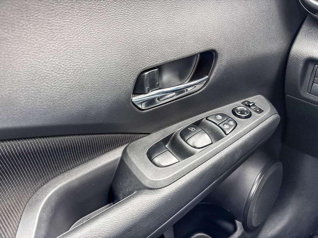 2025 Nissan Kicks SV   Android Auto   Apple Car Play   Heated Seats Photo