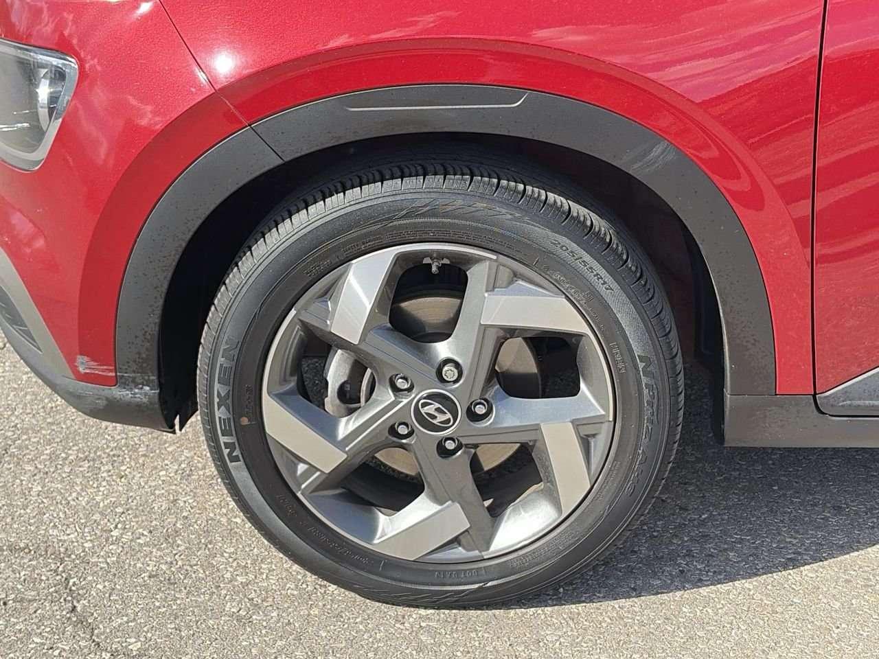 2022 Hyundai Venue FWD Trend Remote Starter  Alloy Wheels  Sun/Moonroof  Wired Apple/Android CarPlay Photo