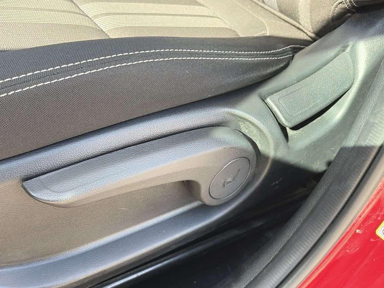 2022 Hyundai Venue FWD Trend Remote Starter  Alloy Wheels  Sun/Moonroof  Wired Apple/Android CarPlay Photo