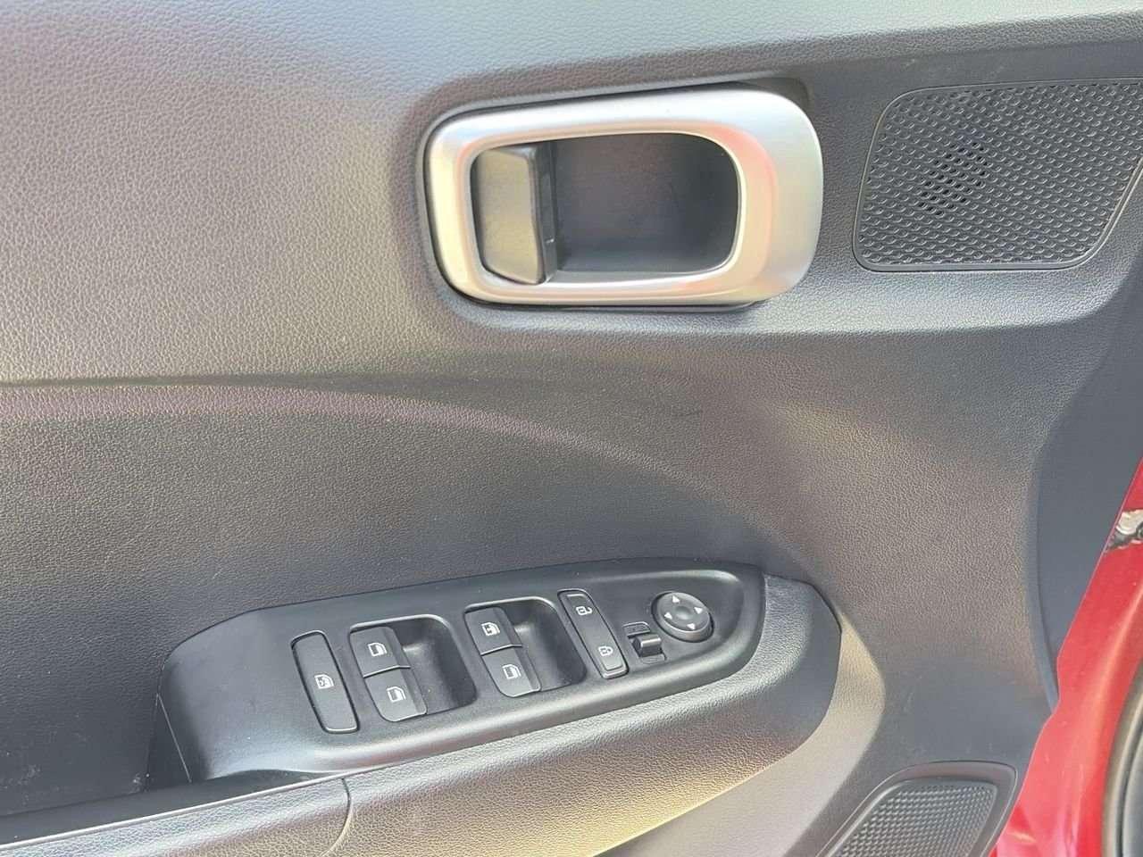 2022 Hyundai Venue FWD Trend Remote Starter  Alloy Wheels  Sun/Moonroof  Wired Apple/Android CarPlay Photo