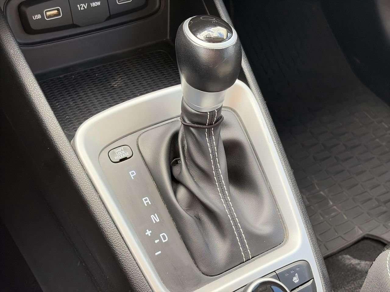 2022 Hyundai Venue FWD Trend Remote Starter  Alloy Wheels  Sun/Moonroof  Wired Apple/Android CarPlay Photo