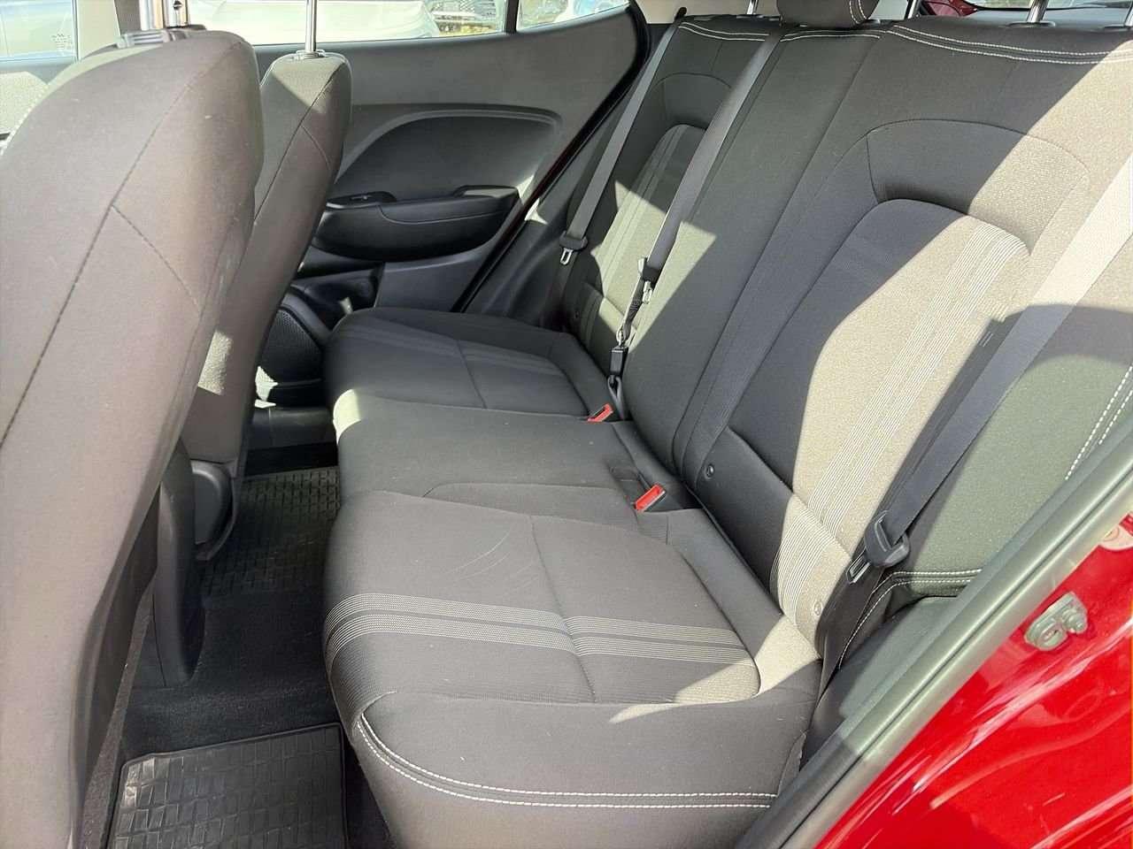 2022 Hyundai Venue FWD Trend Remote Starter  Alloy Wheels  Sun/Moonroof  Wired Apple/Android CarPlay Photo