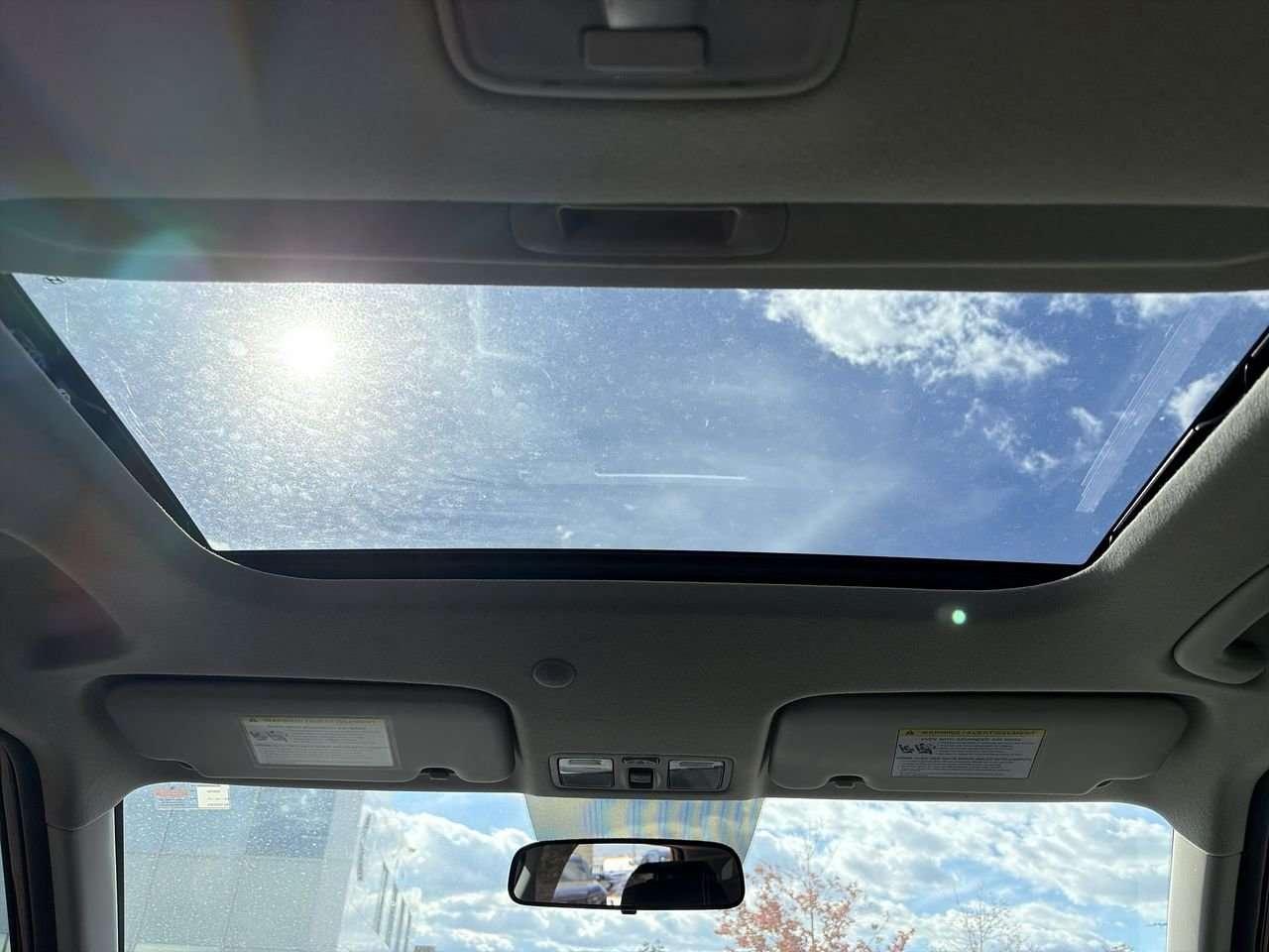 2022 Hyundai Venue FWD Trend Remote Starter  Alloy Wheels  Sun/Moonroof  Wired Apple/Android CarPlay Photo