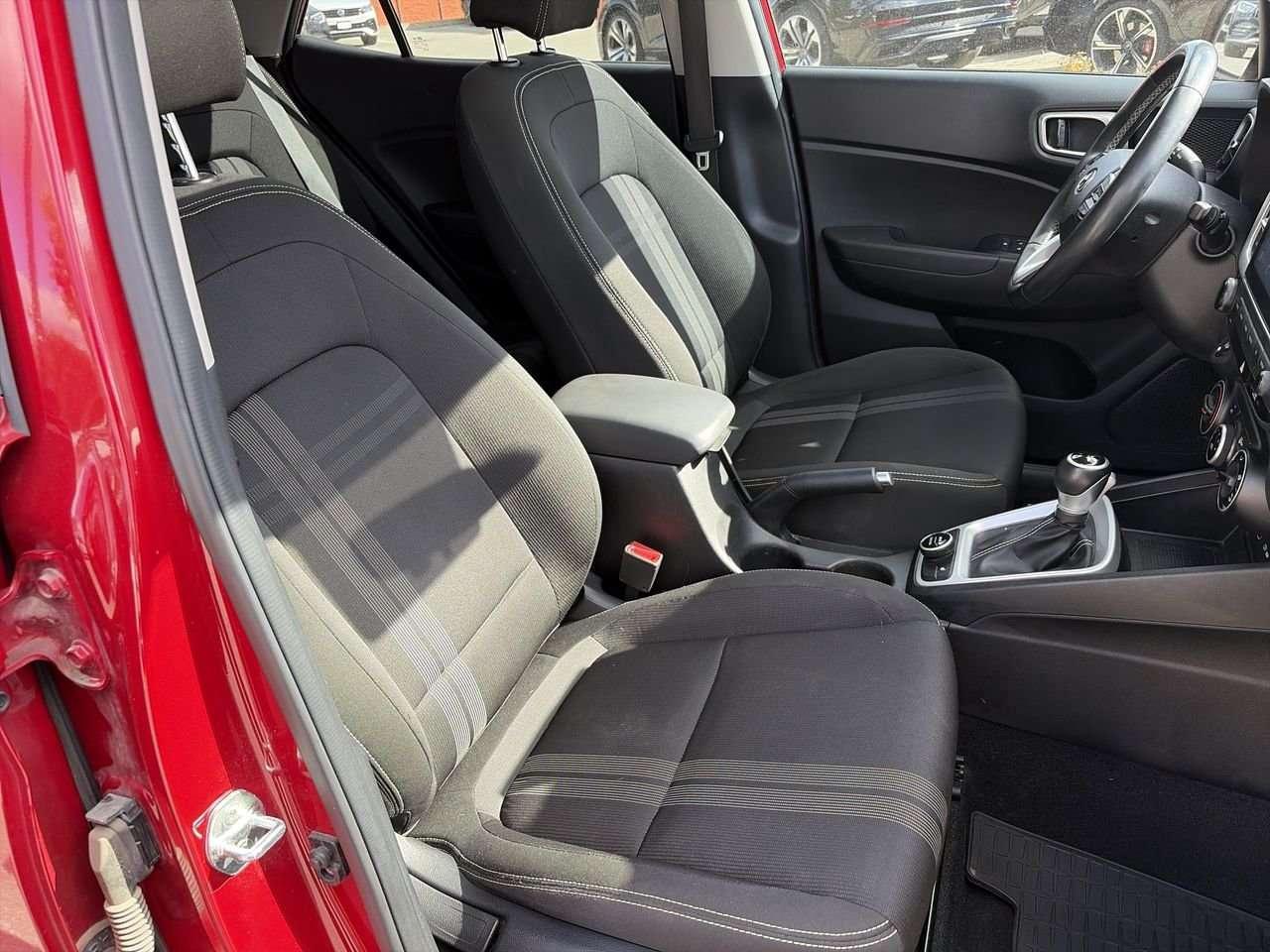 2022 Hyundai Venue FWD Trend Remote Starter  Alloy Wheels  Sun/Moonroof  Wired Apple/Android CarPlay Photo