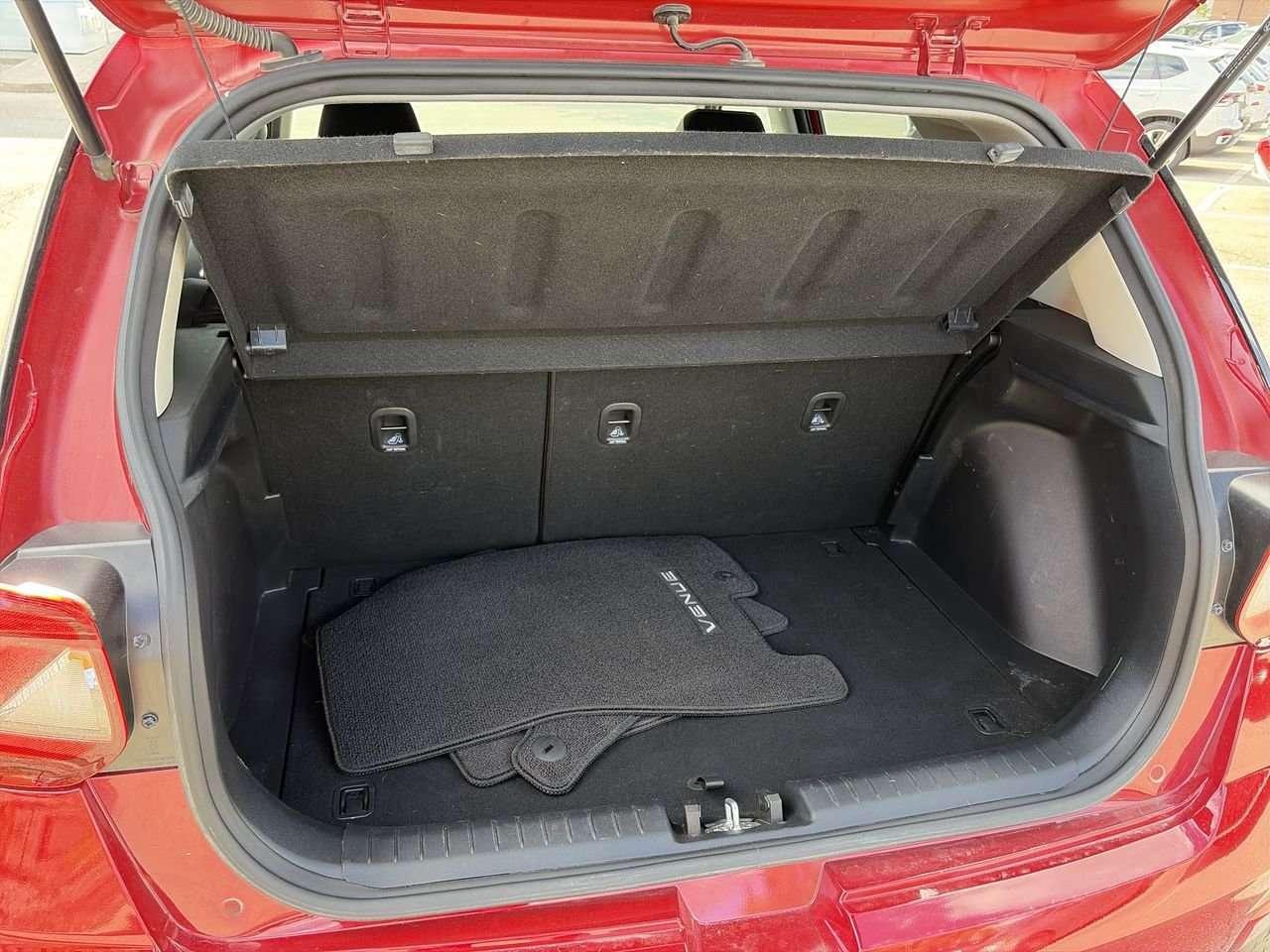 2022 Hyundai Venue FWD Trend Remote Starter  Alloy Wheels  Sun/Moonroof  Wired Apple/Android CarPlay Photo