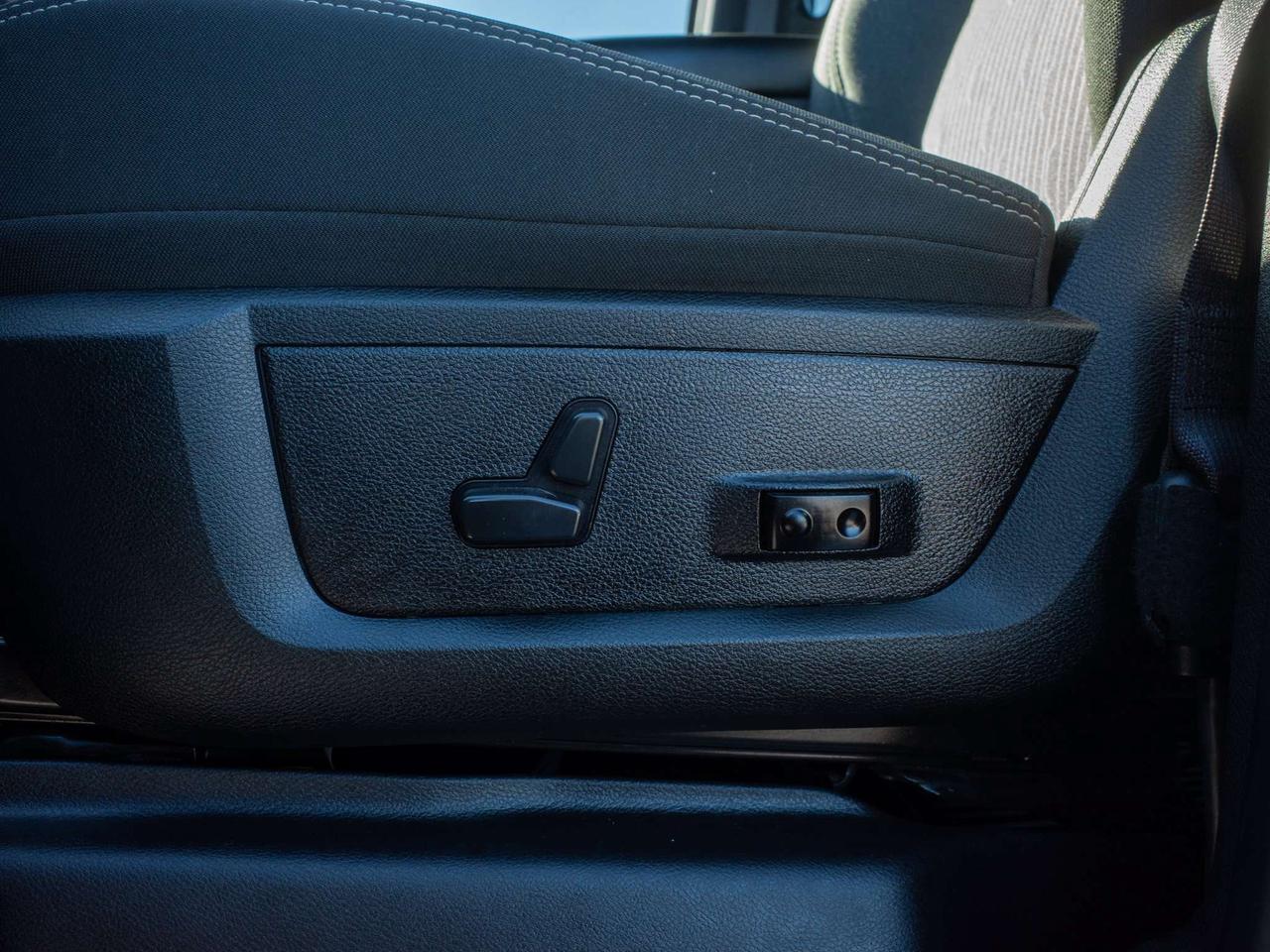 2022 RAM 2500 Big Horn - Keyless Start   Turn Signal Mirrors Photo