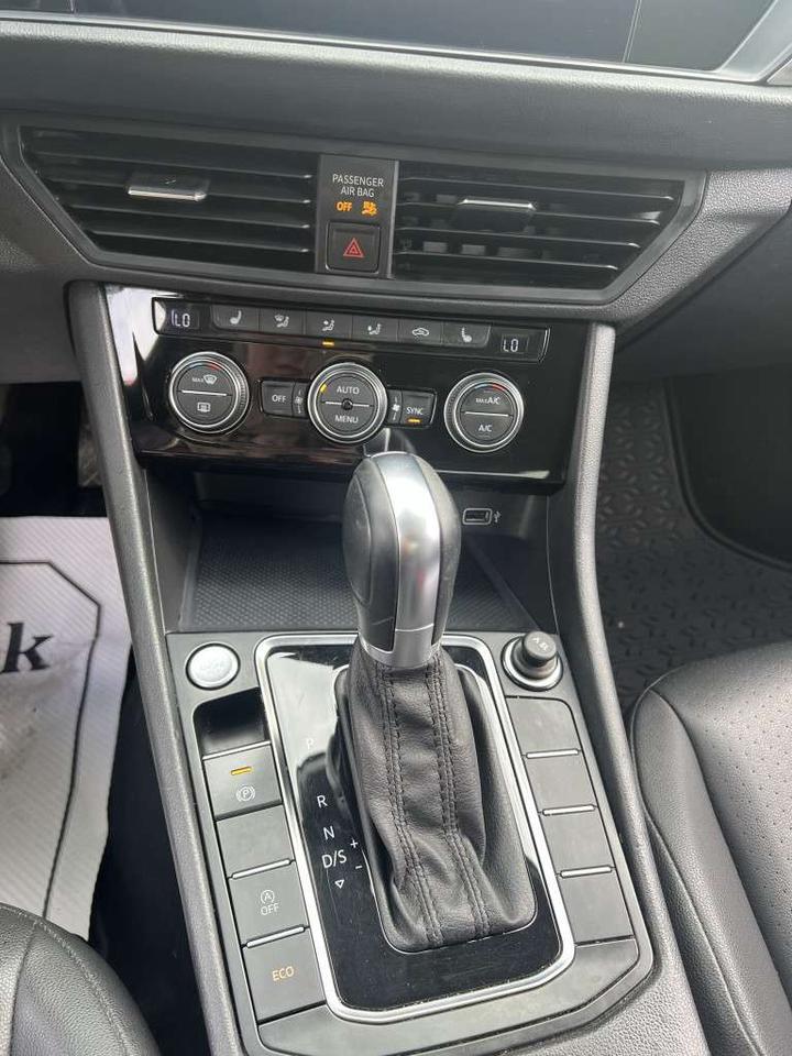 2019 Volkswagen Jetta 1.4T Highline 4dr Sedan Automatic Photo
