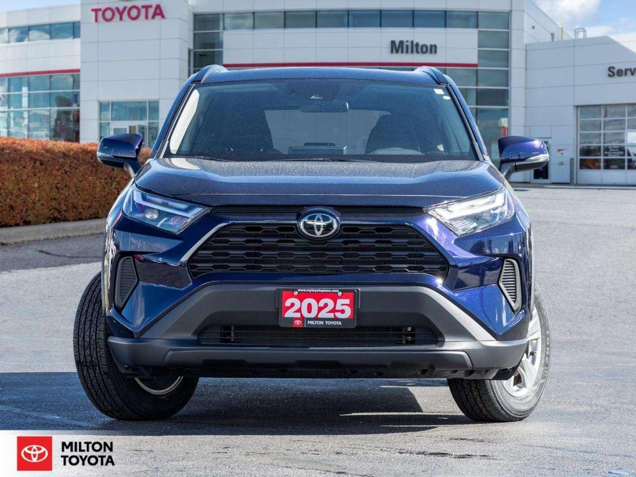 2025 Toyota RAV4 POWER SEAT SUNROOF HEATED STEERING CARPLAYONE OWNER XLE Photo5