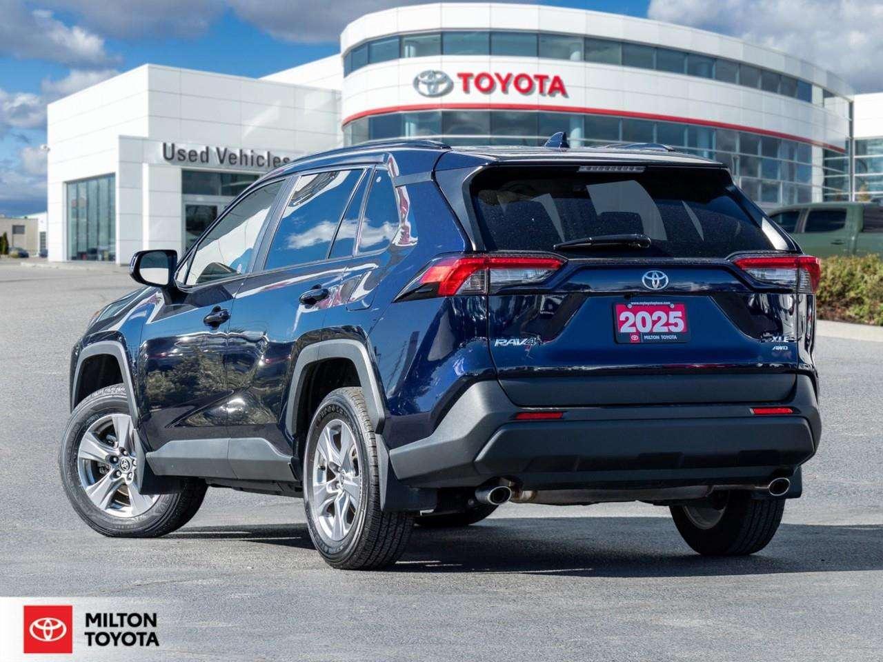 2025 Toyota RAV4 POWER SEAT SUNROOF HEATED STEERING CARPLAYONE OWNER XLE Photo4
