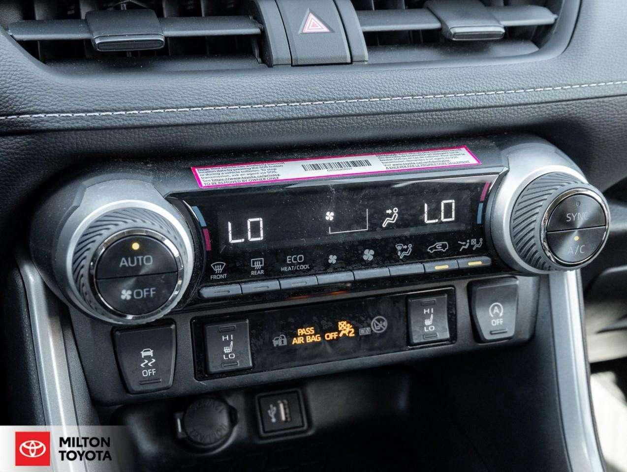 2025 Toyota RAV4 POWER SEAT SUNROOF HEATED STEERING CARPLAYONE OWNER XLE Photo