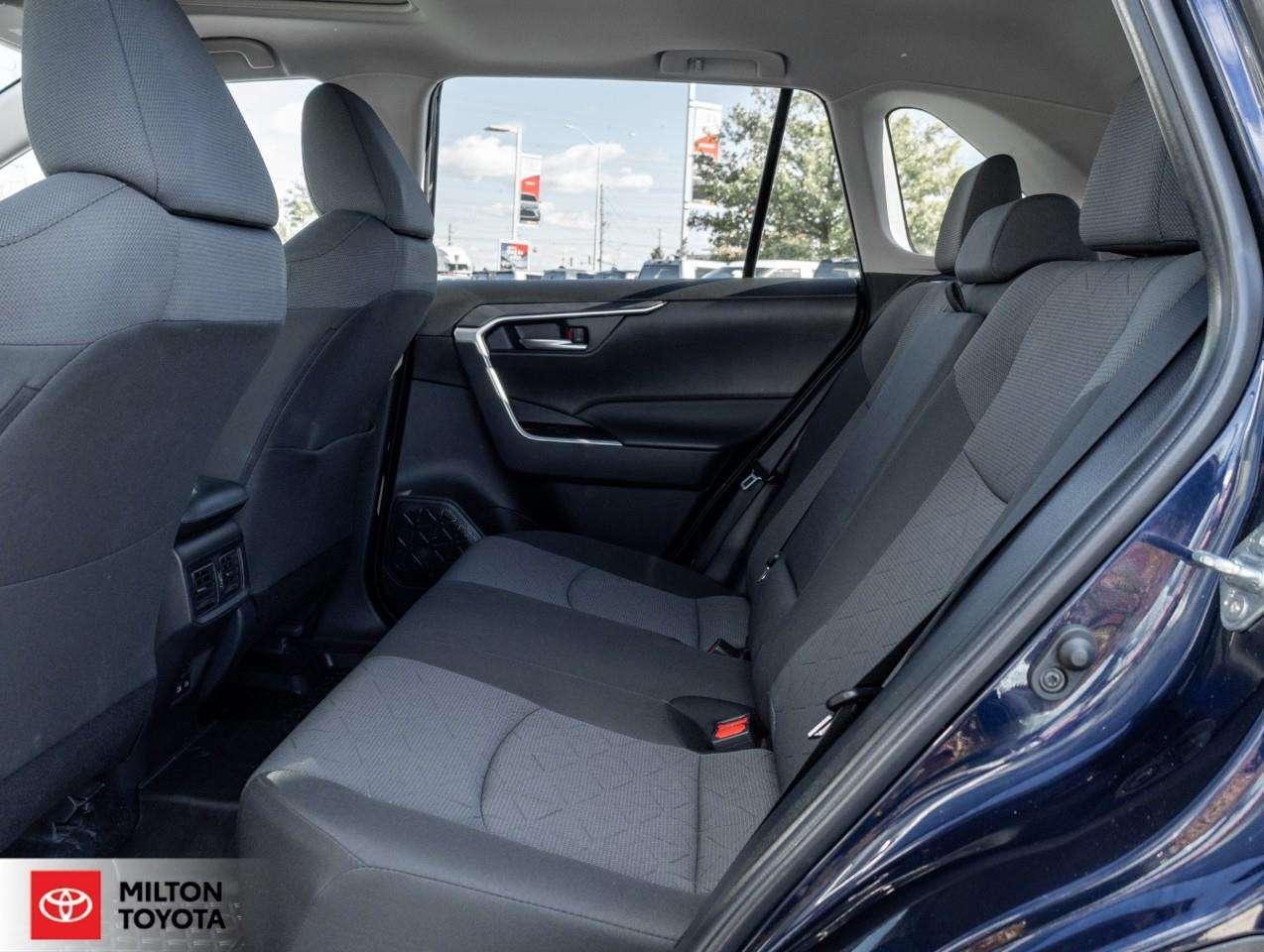 2025 Toyota RAV4 POWER SEAT SUNROOF HEATED STEERING CARPLAYONE OWNER XLE Photo