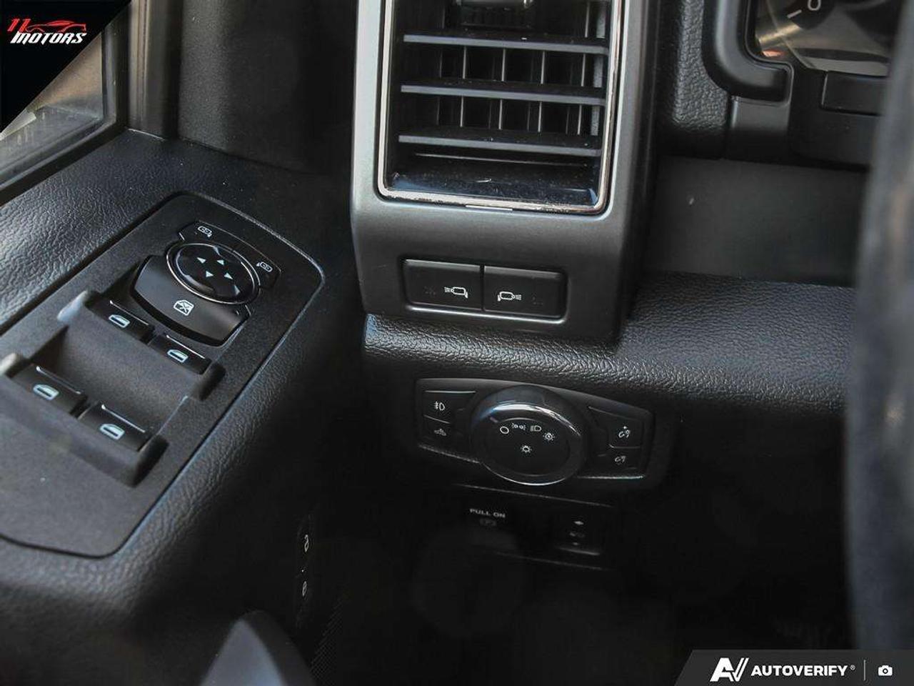 2020 Ford F-150 XLT 4WD SuperCrew 5.5' Box   SUNROOF  NO ACCIDENTS Photo