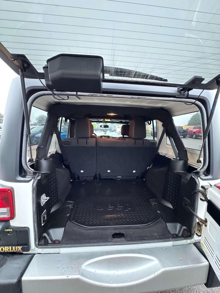 2016 Jeep Wrangler 4WD 4DR SAHARA Photo