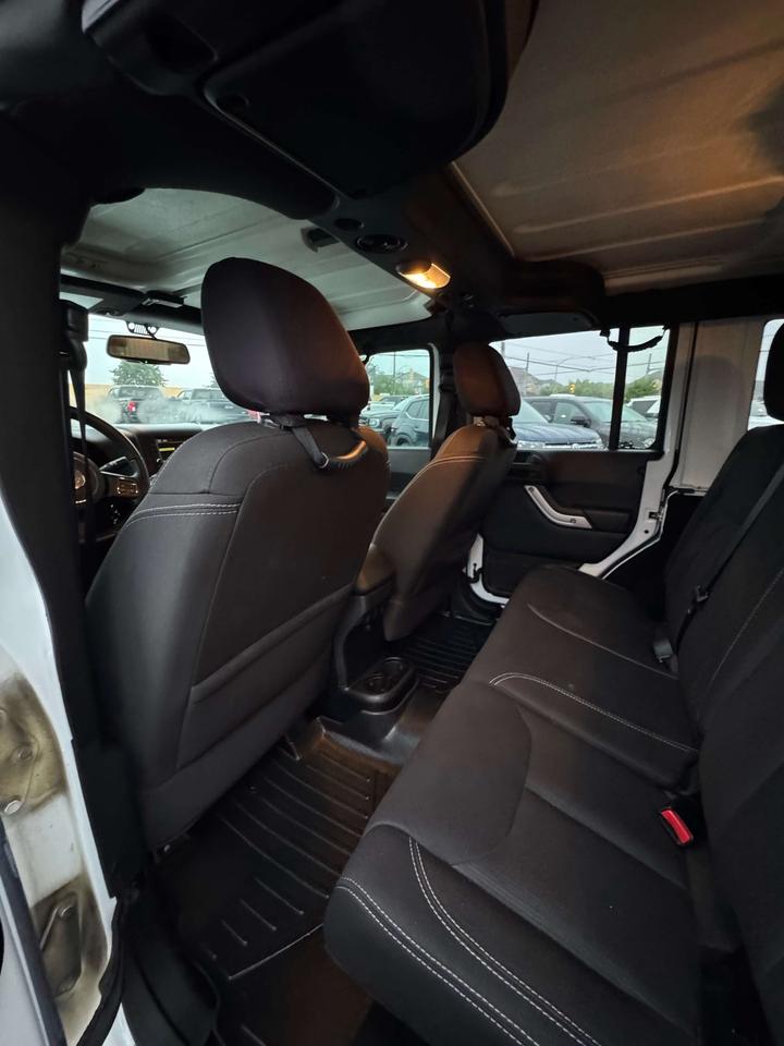 2016 Jeep Wrangler 4WD 4DR SAHARA Photo