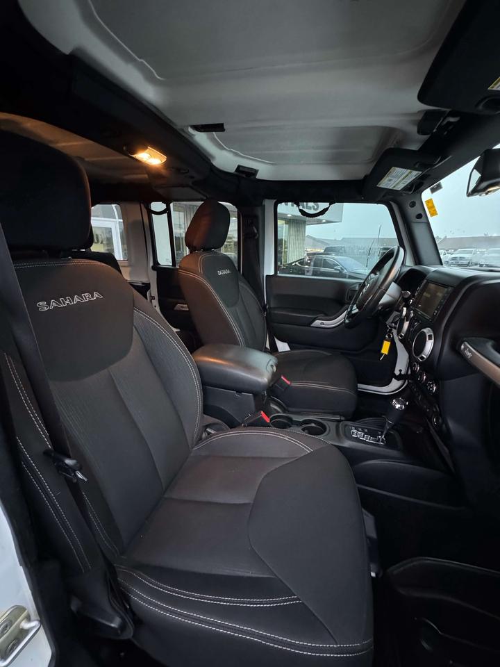 2016 Jeep Wrangler 4WD 4DR SAHARA Photo