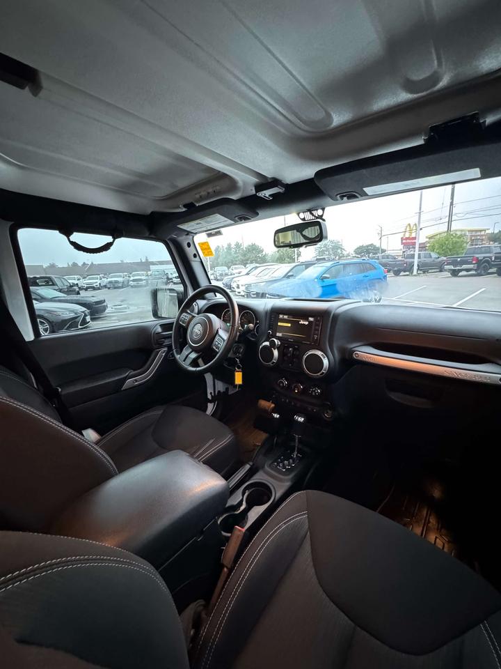 2016 Jeep Wrangler 4WD 4DR SAHARA Photo