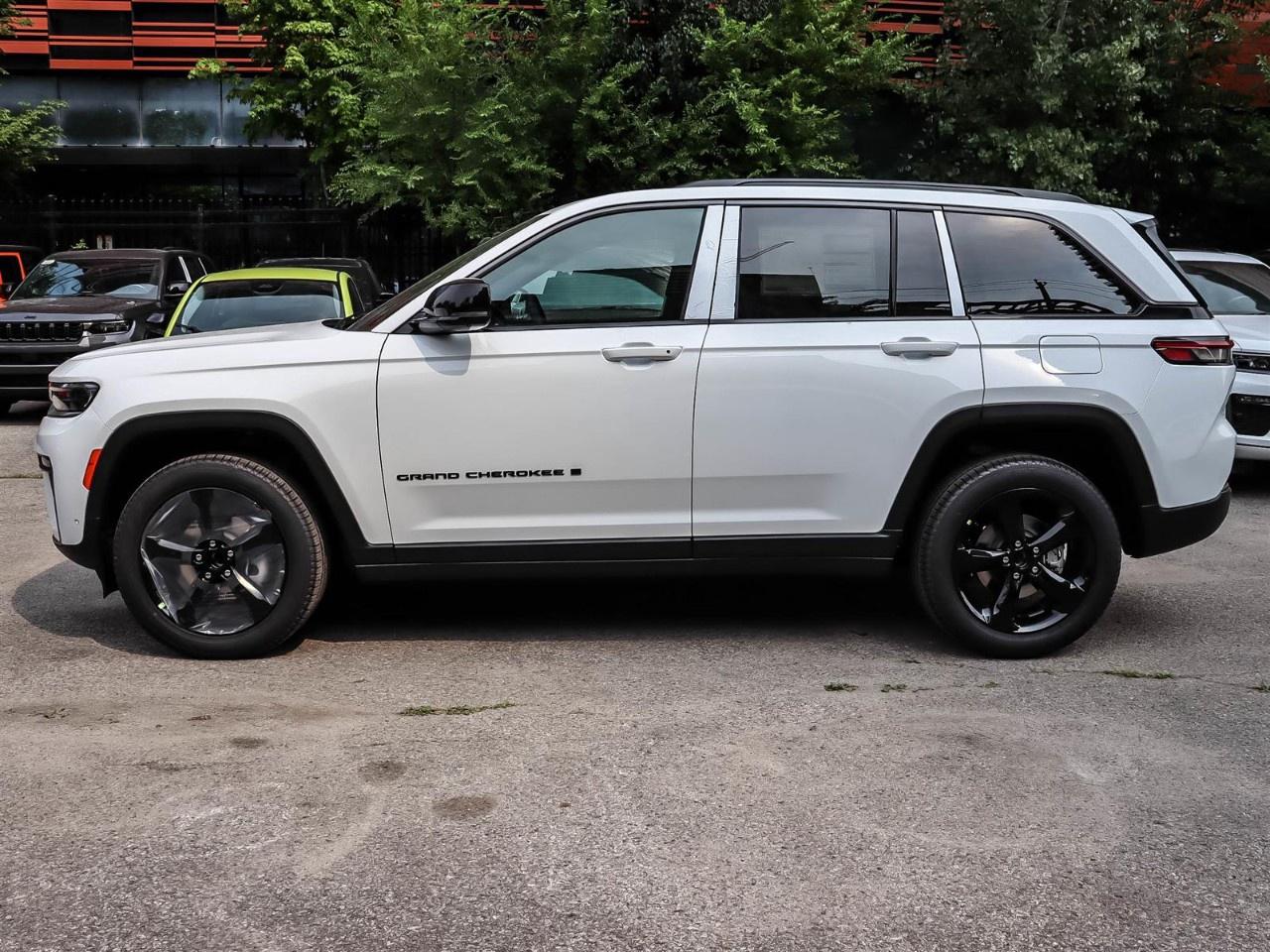 2026 Jeep Grand Cherokee  Photo4