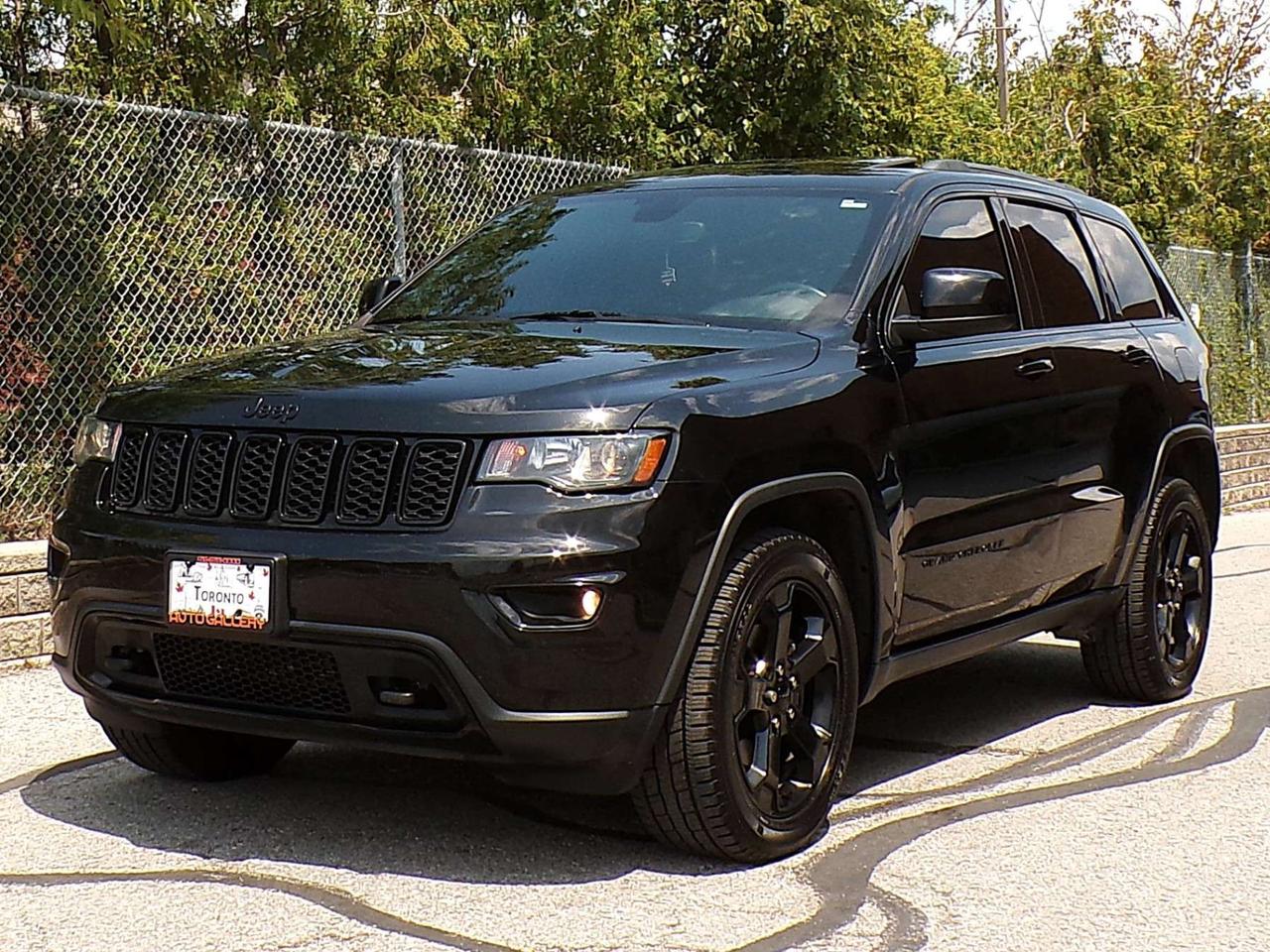 2019 Jeep Grand Cherokee LAREDO ALTITUDE 4X4 BLACK TOP PKG. BSM NAVI REAR CAMERA Photo4