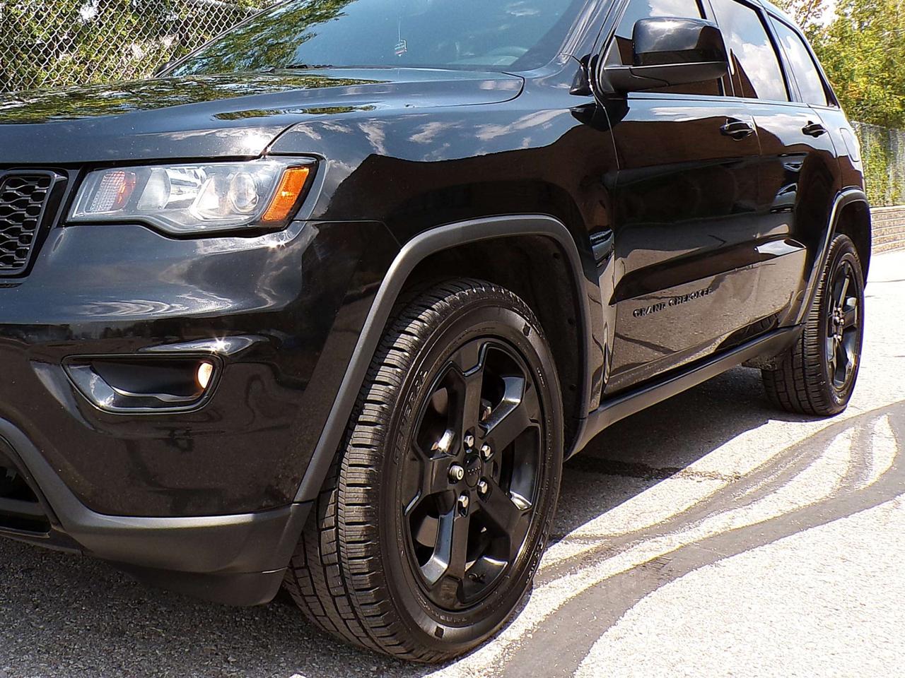 2019 Jeep Grand Cherokee LAREDO ALTITUDE 4X4 BLACK TOP PKG. BSM NAVI REAR CAMERA Photo