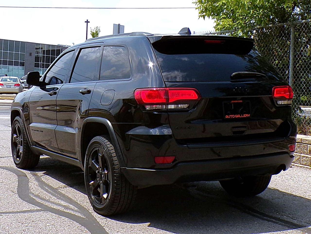 2019 Jeep Grand Cherokee LAREDO ALTITUDE 4X4 BLACK TOP PKG. BSM NAVI REAR CAMERA Photo