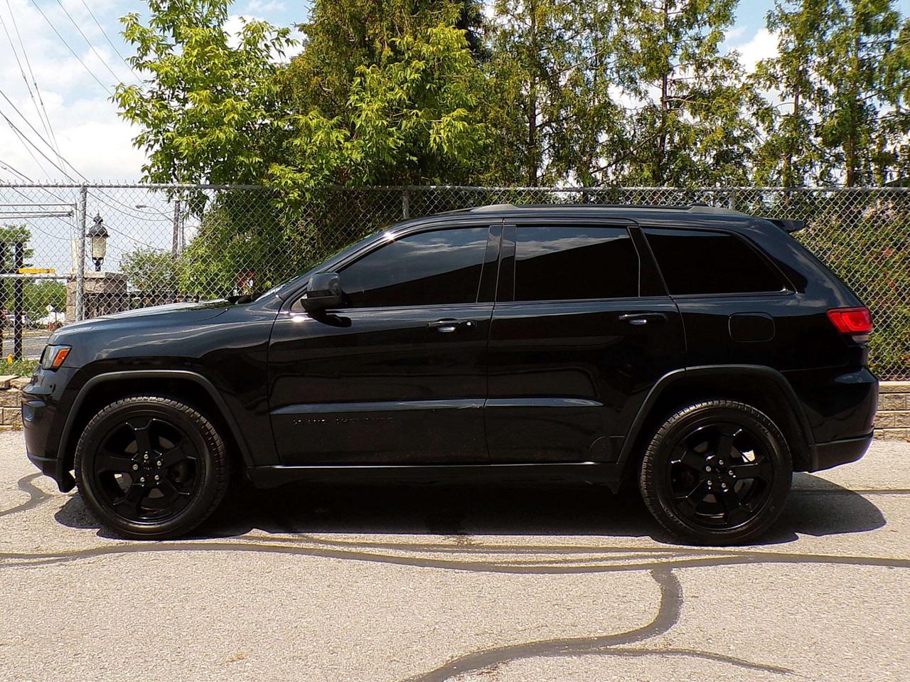 2019 Jeep Grand Cherokee LAREDO ALTITUDE 4X4 BLACK TOP PKG. BSM NAVI REAR CAMERA Photo