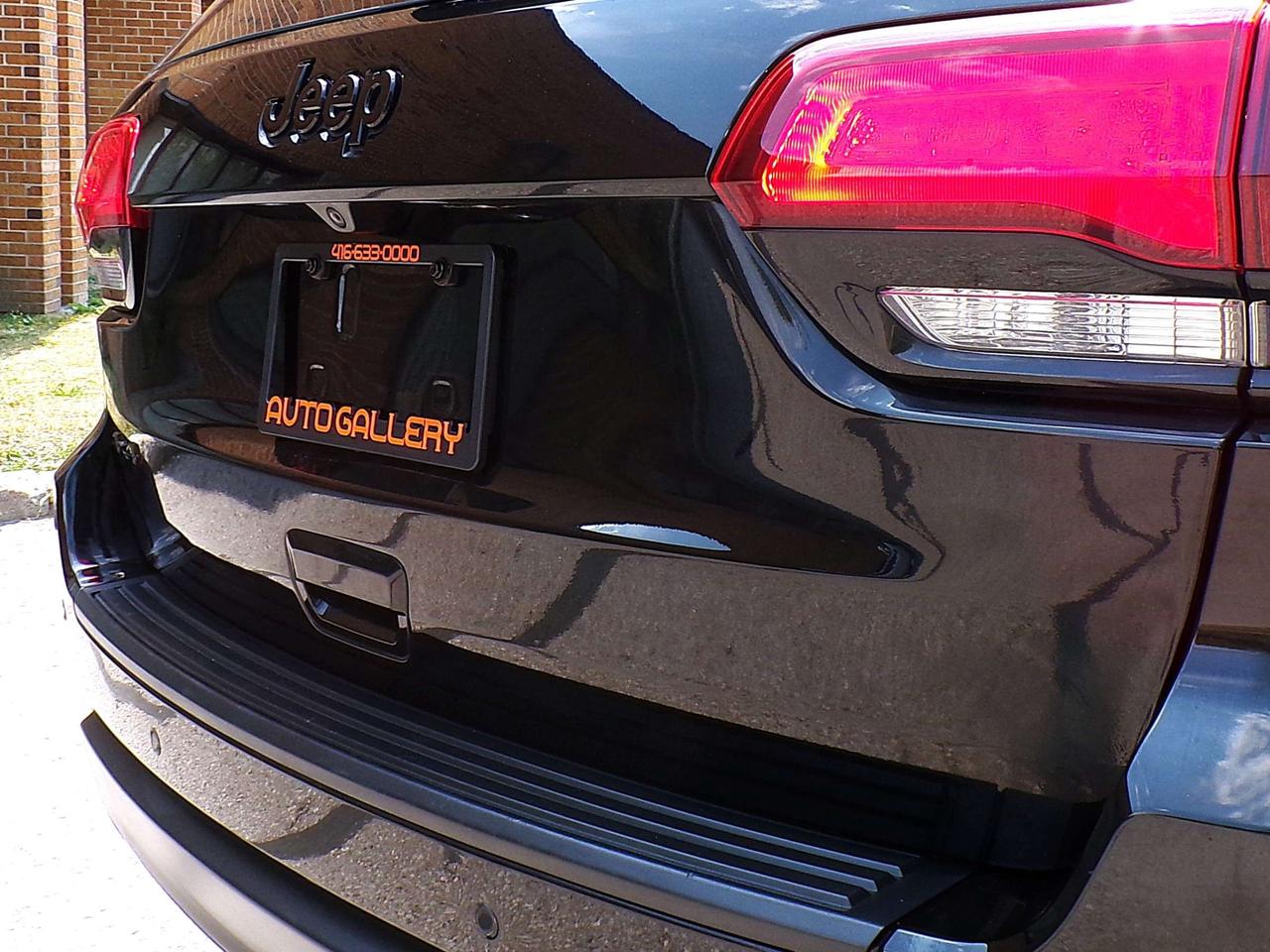 2019 Jeep Grand Cherokee LAREDO ALTITUDE 4X4 BLACK TOP PKG. BSM NAVI REAR CAMERA Photo