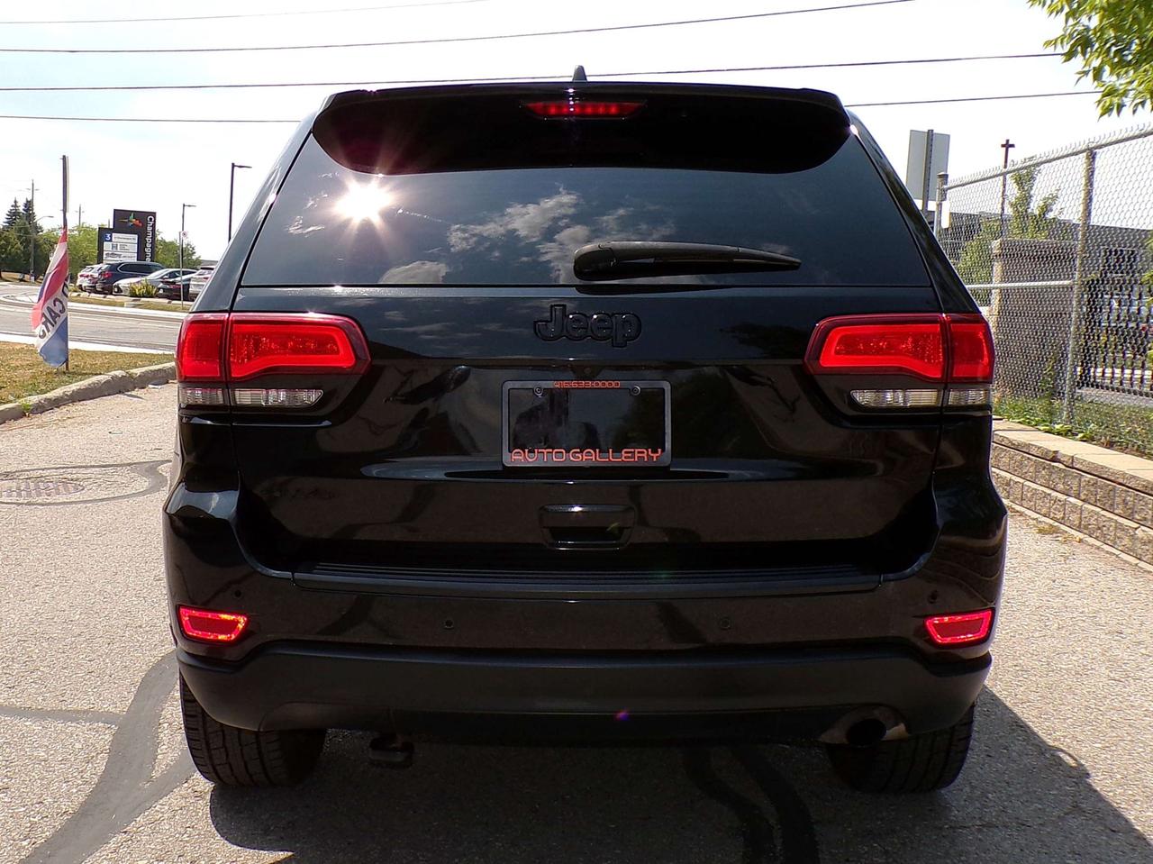 2019 Jeep Grand Cherokee LAREDO ALTITUDE 4X4 BLACK TOP PKG. BSM NAVI REAR CAMERA Photo